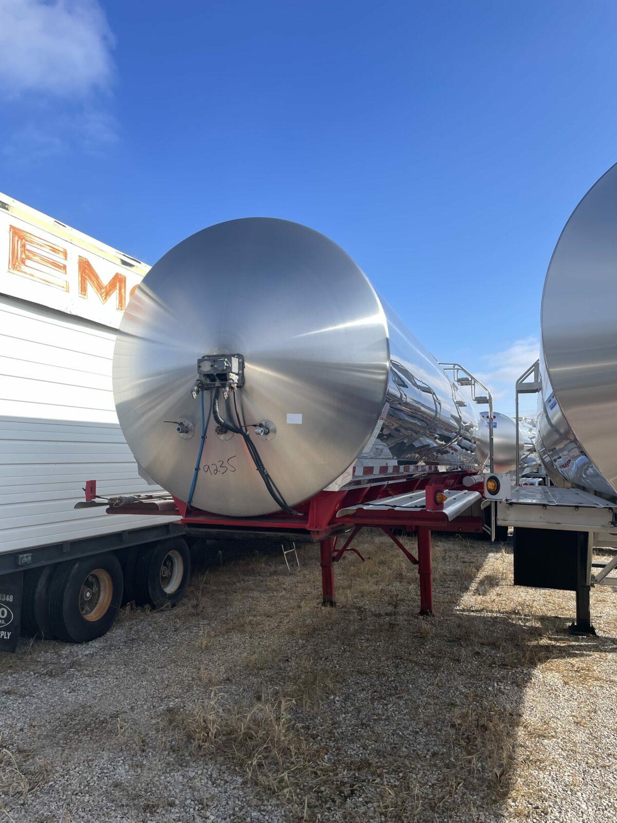 1991 WALKER 6800 GALLON FOOD GRADE
