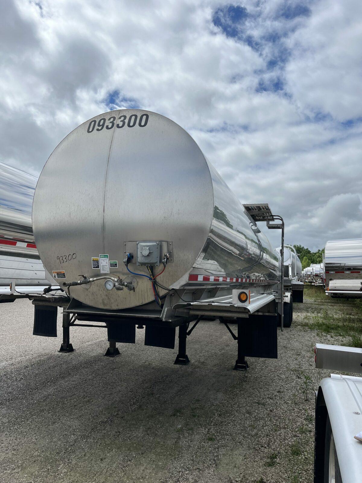 2021 WALKER 6800 GALLON FOOD GRADE