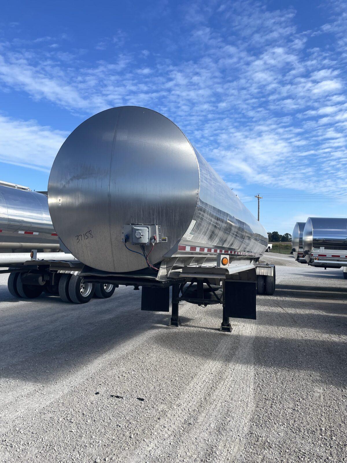 2005 WALKER 6800 GALLON 3A SANITARY