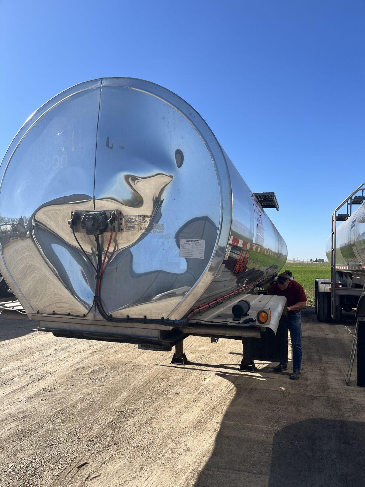 2000 BRENNER 6500 GALLON 3A SANITARY