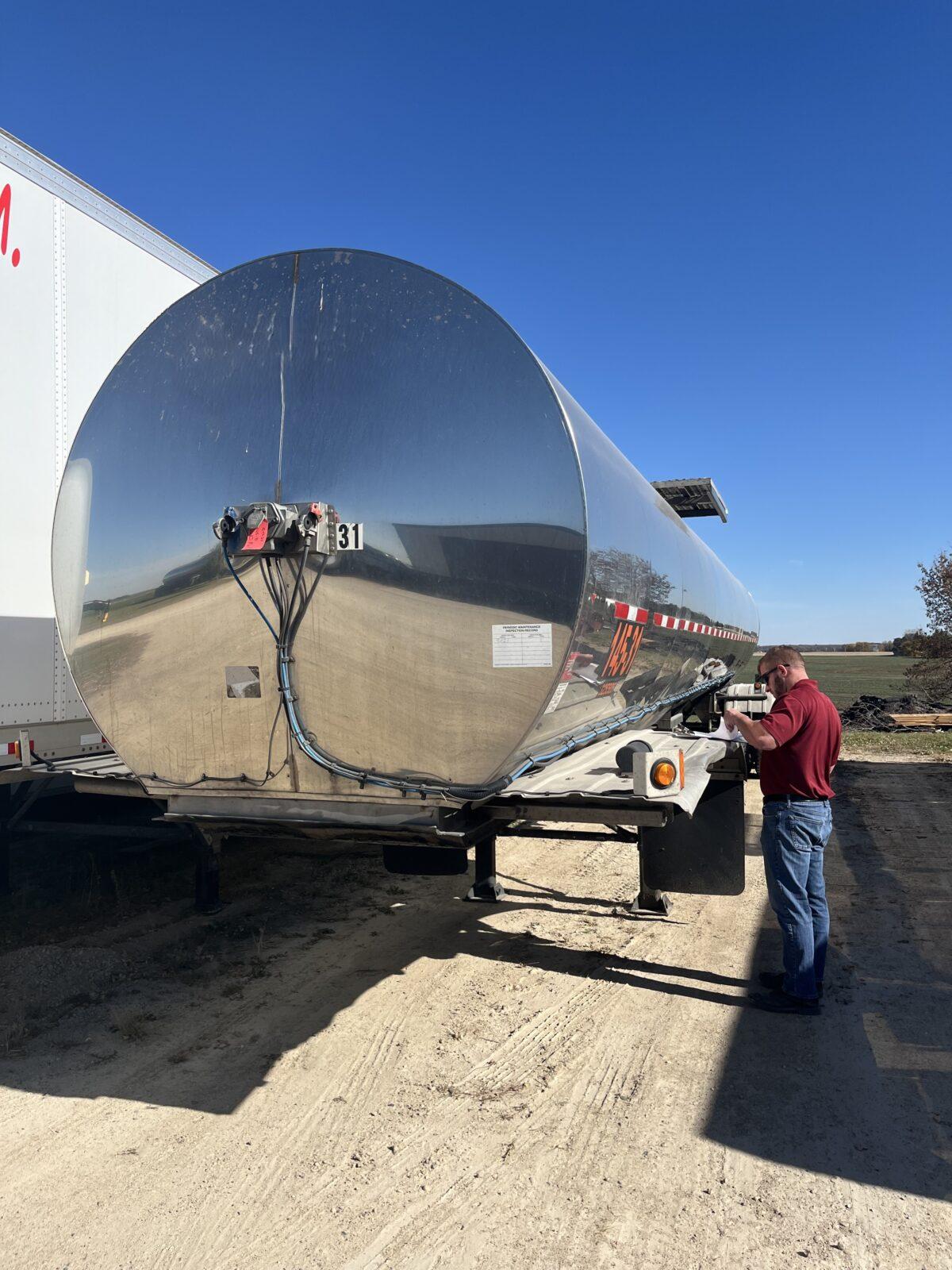 1999 BRENNER 6500 GALLON 3A SANITARY