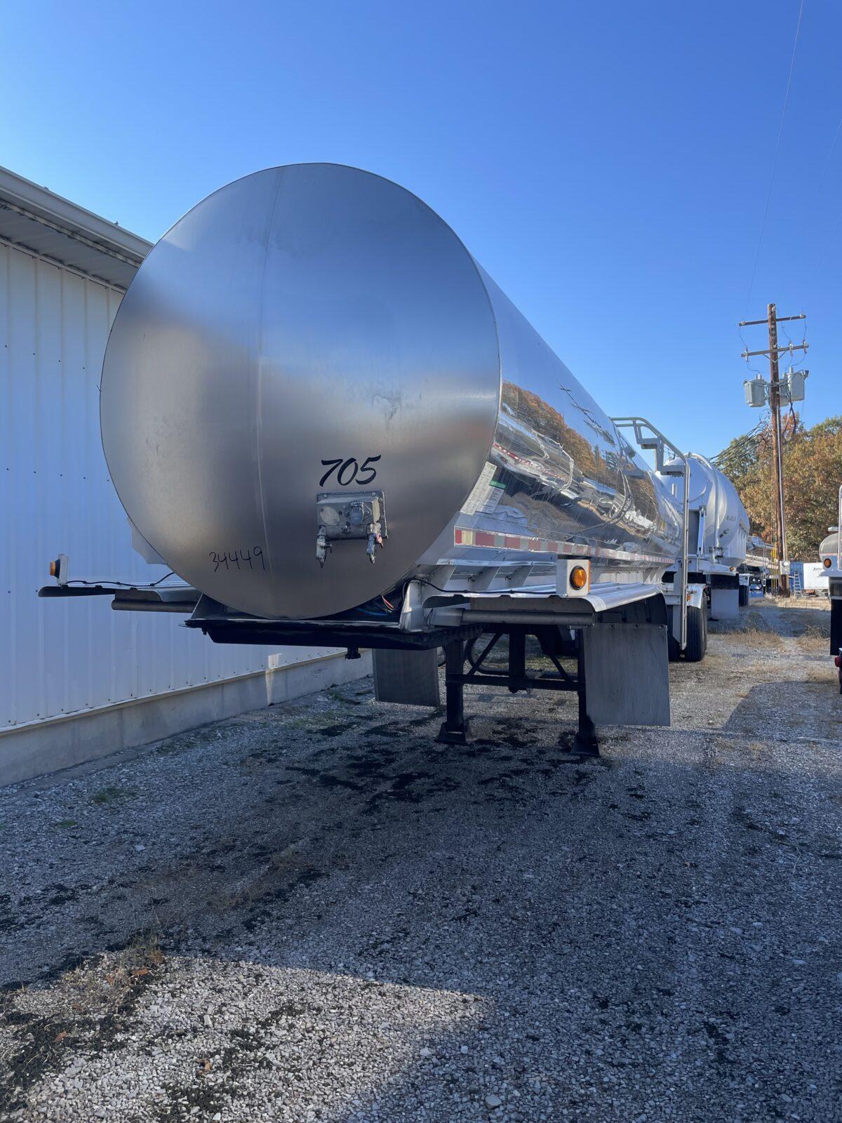 2002 WALKER 6500 GALLON 3A SANITARY