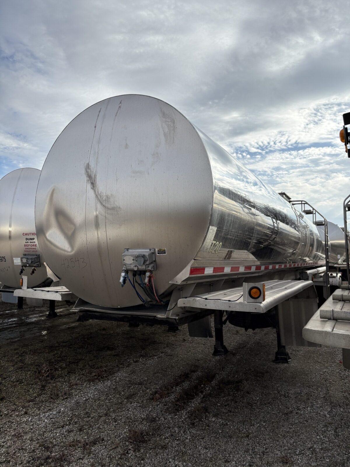 2011 WALKER 6300 GALLON 3A SANITARY