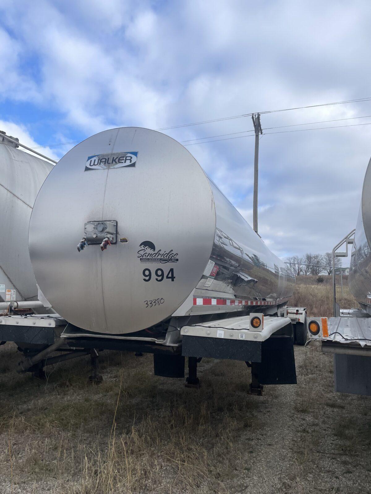 2000 WALKER 6300 GALLON 3A SANITARY