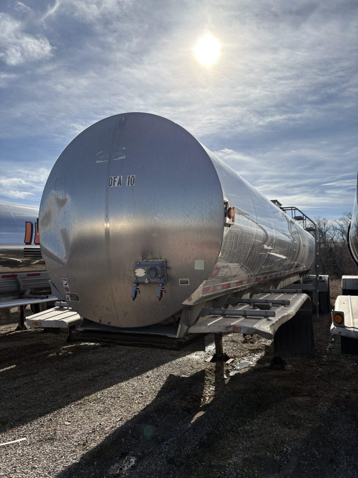 2004 WALKER 6250 GALLON 3A SANITARY