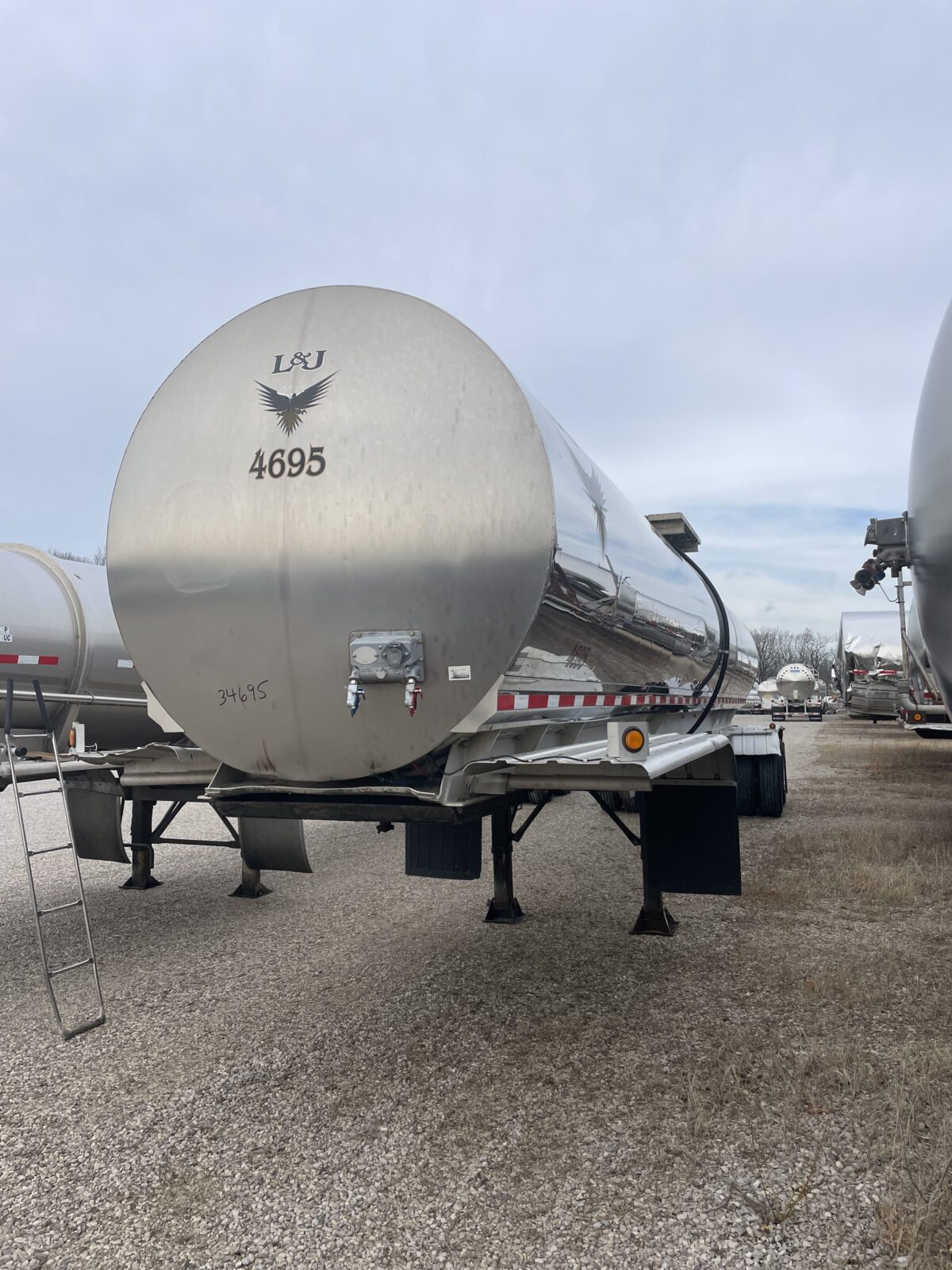 2002 WALKER 7000 GALLON 3A SANITARY