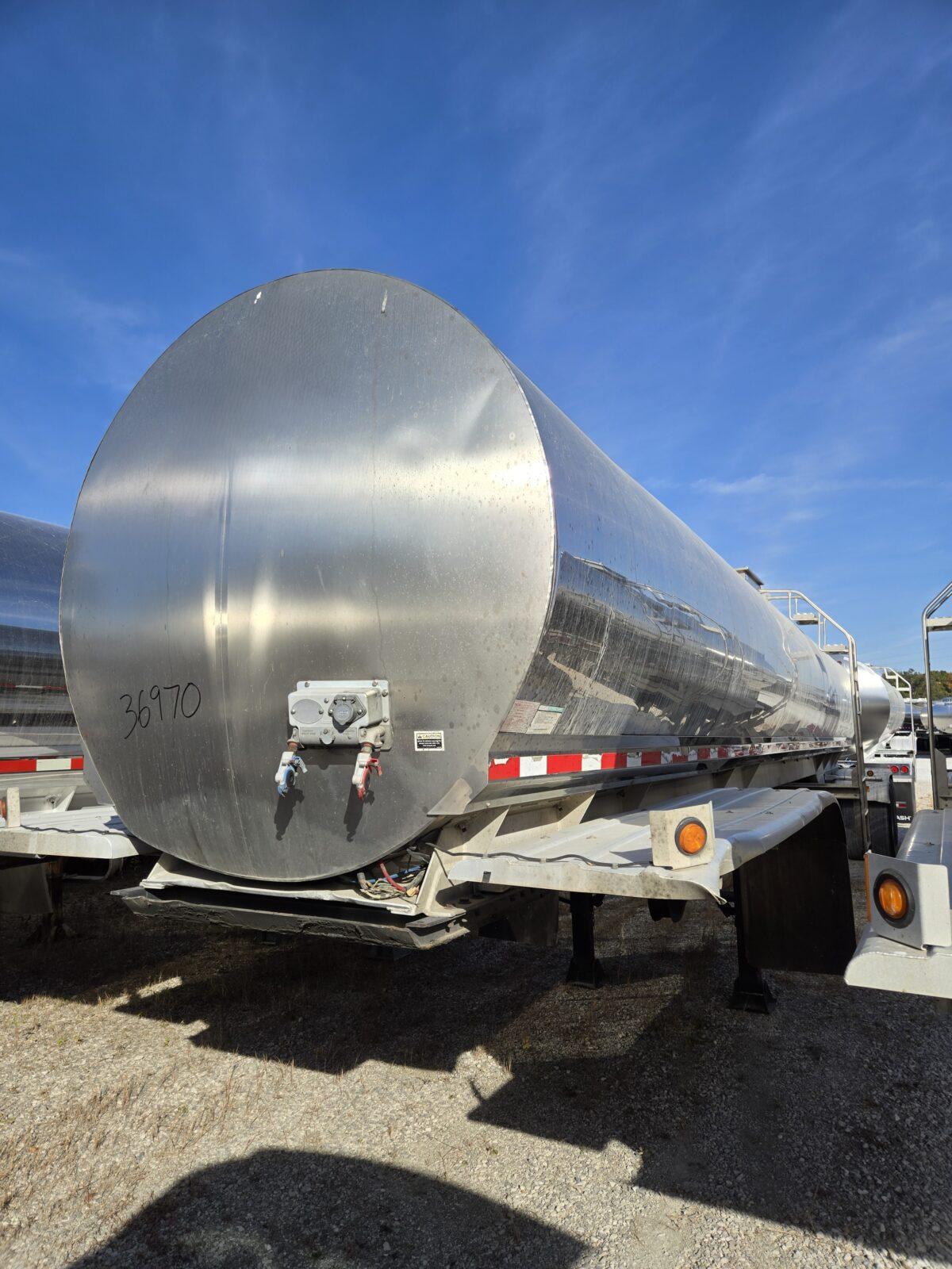 2004 WALKER 6200GAL 3A SANITARY