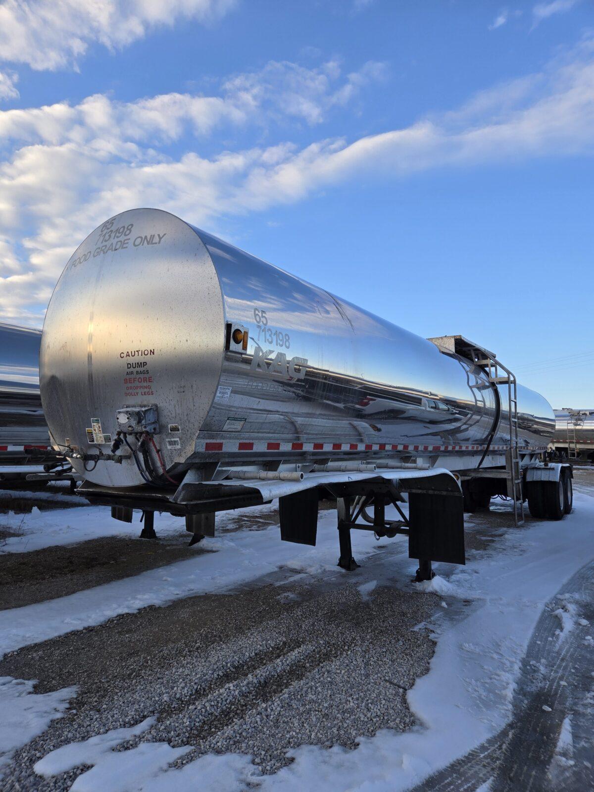 2001 WALKER 7000 GALLON FOOD GRADE – NON CODE