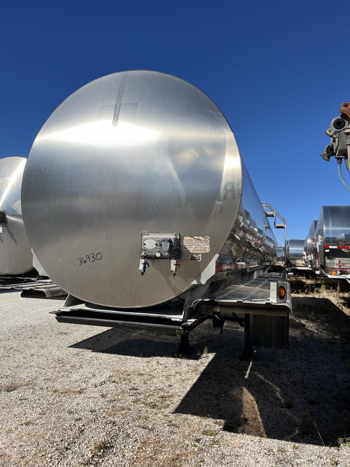 2004 WALKER 6200GAL 3A SANITARY