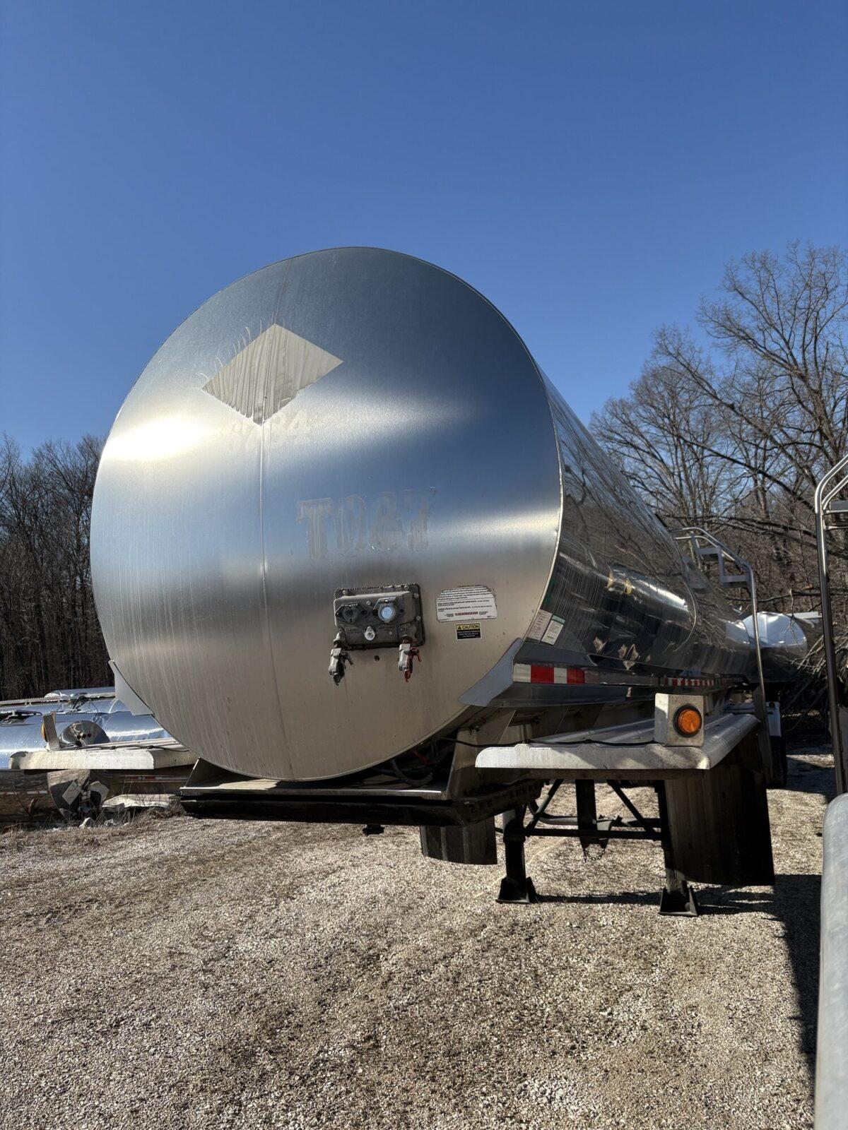 2004 WALKER 6200GAL 3A SANITARY