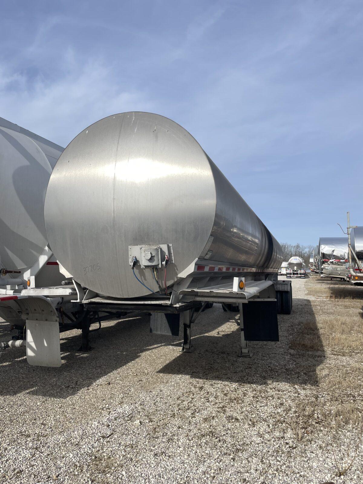 2006 WALKER 6500 GALLON 3A SANITARY