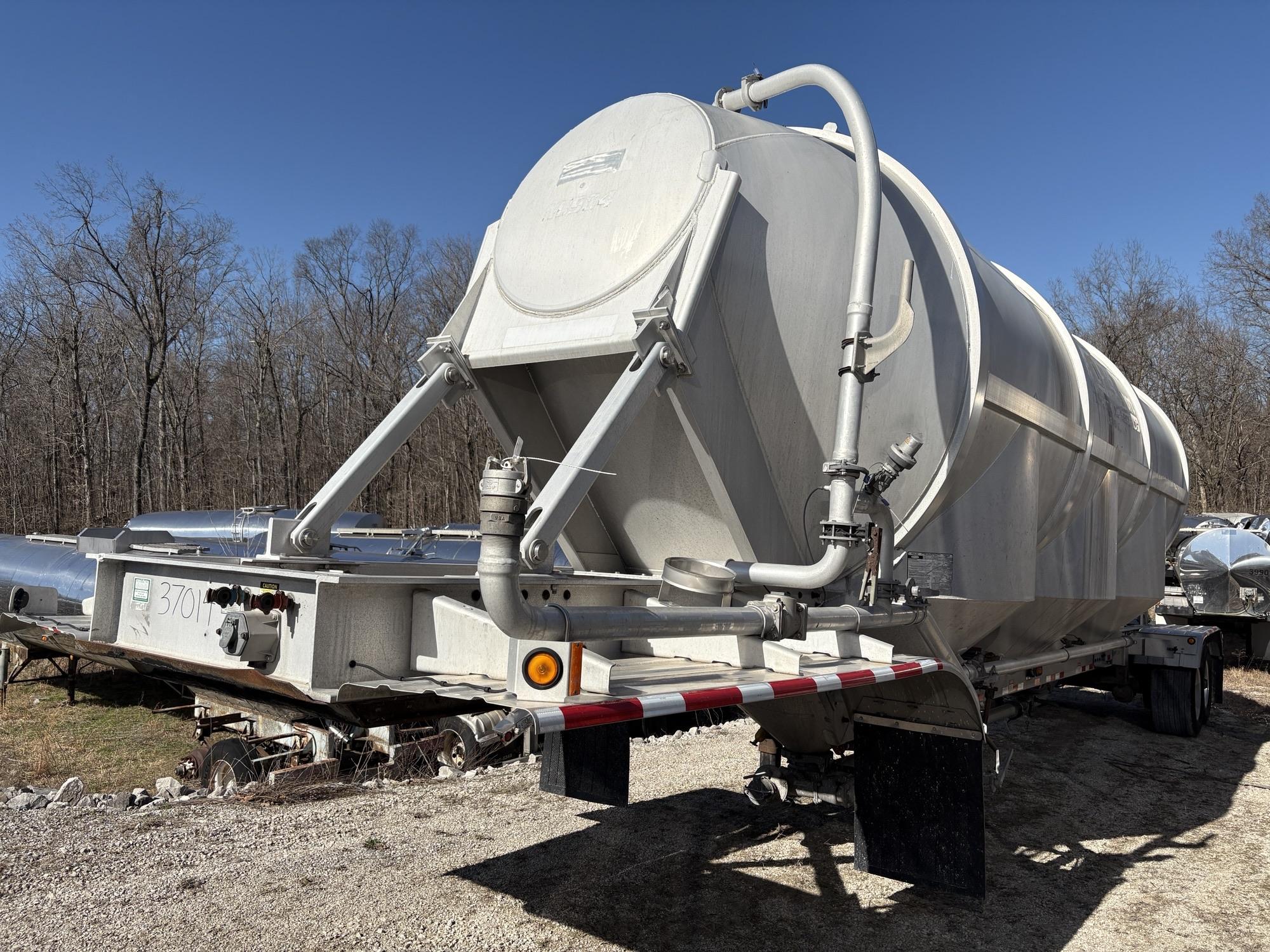 2011 POLAR 1620 CUBE DRY BULK – PREVIOUS FOOD GRADE