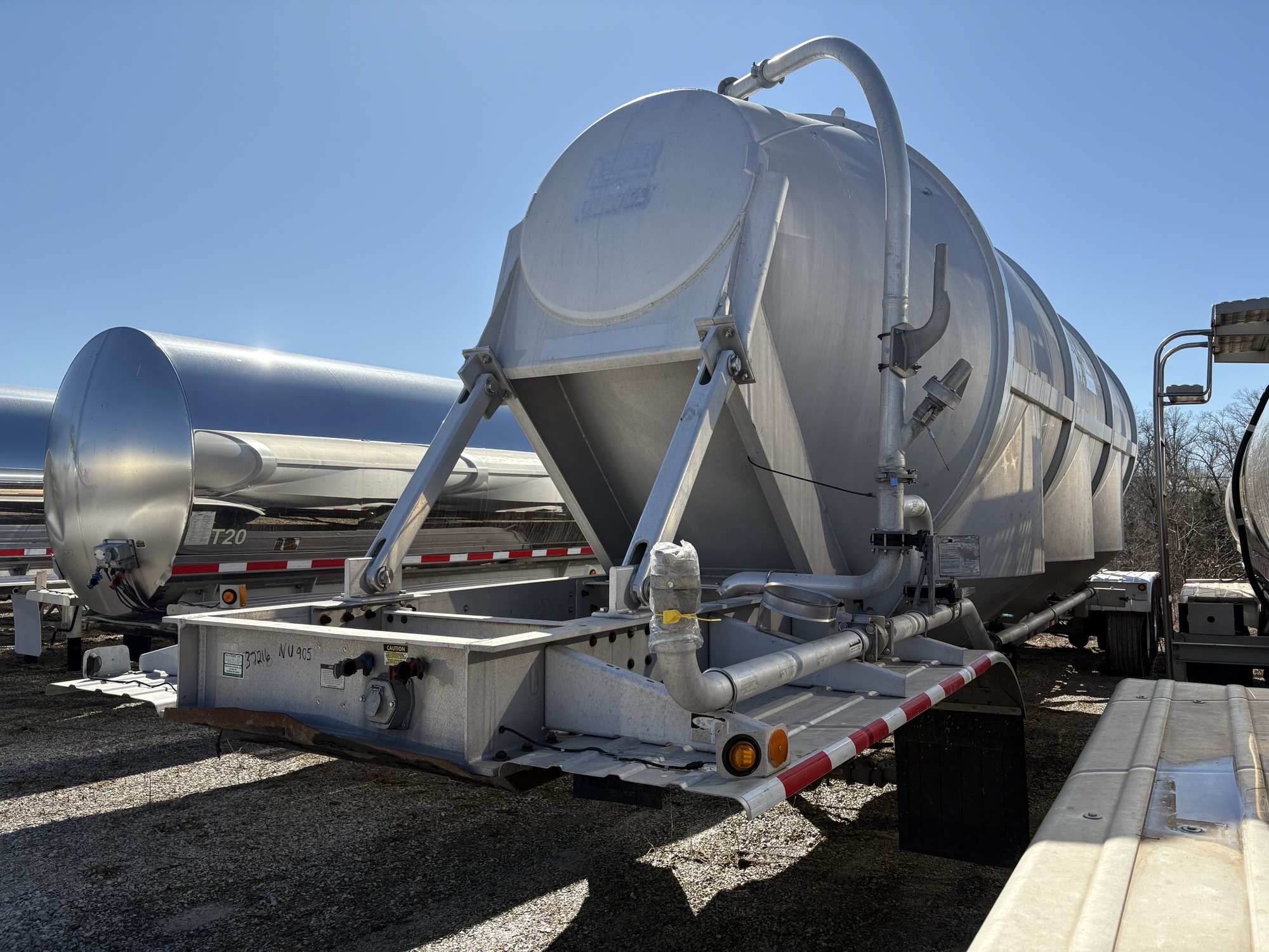 2011 POLAR 1620 CUBE DRY BULK – PREVIOUS FOOD GRADE