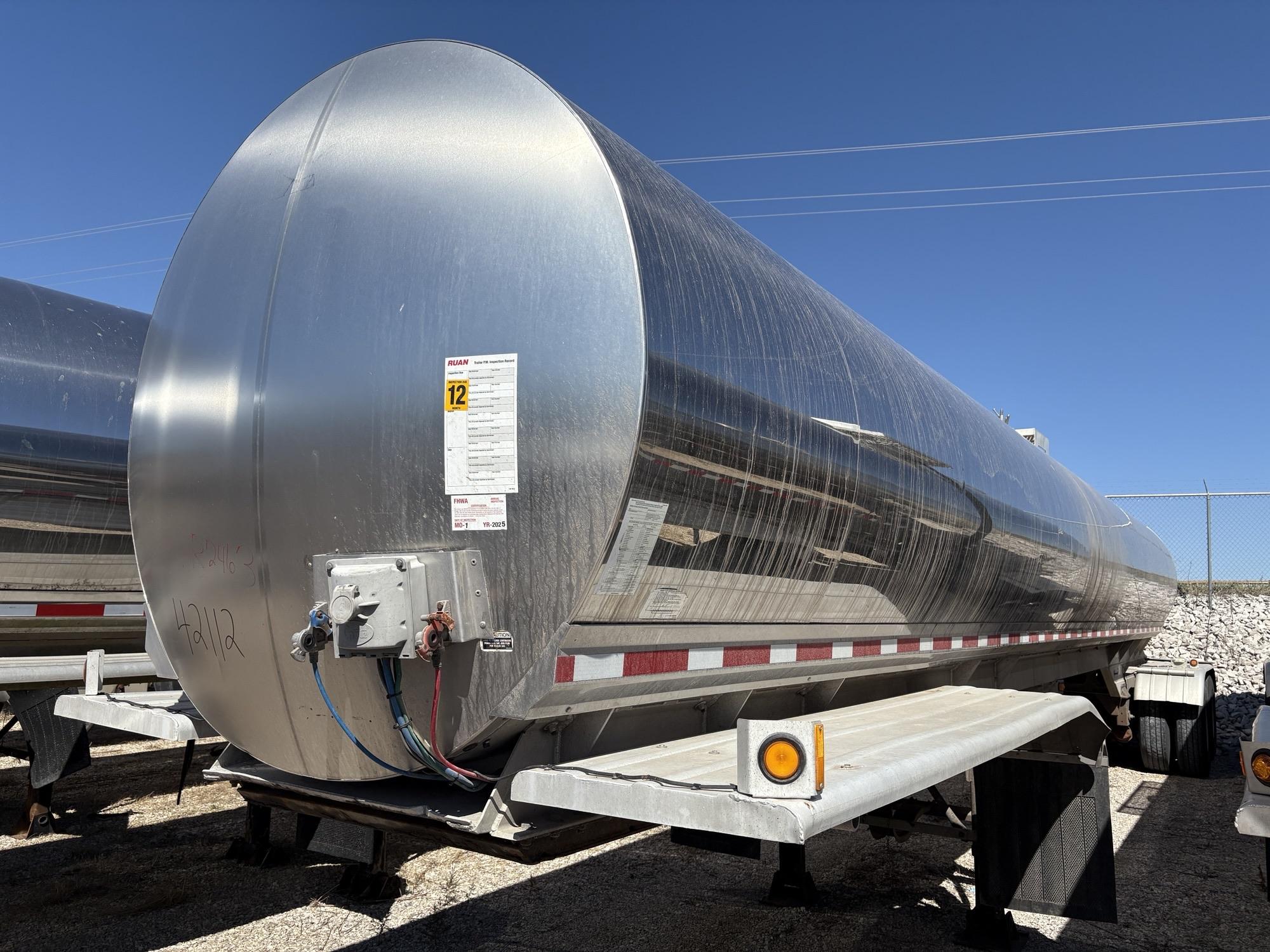 2011 WALKER 6200GAL 3A SANITARY