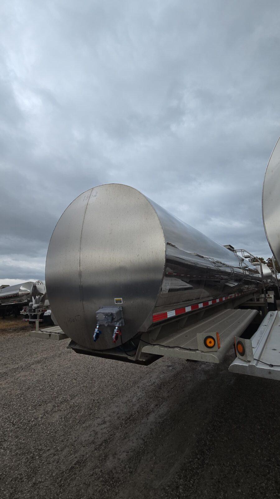 2009 WALKER 6200GAL 3A SANITARY