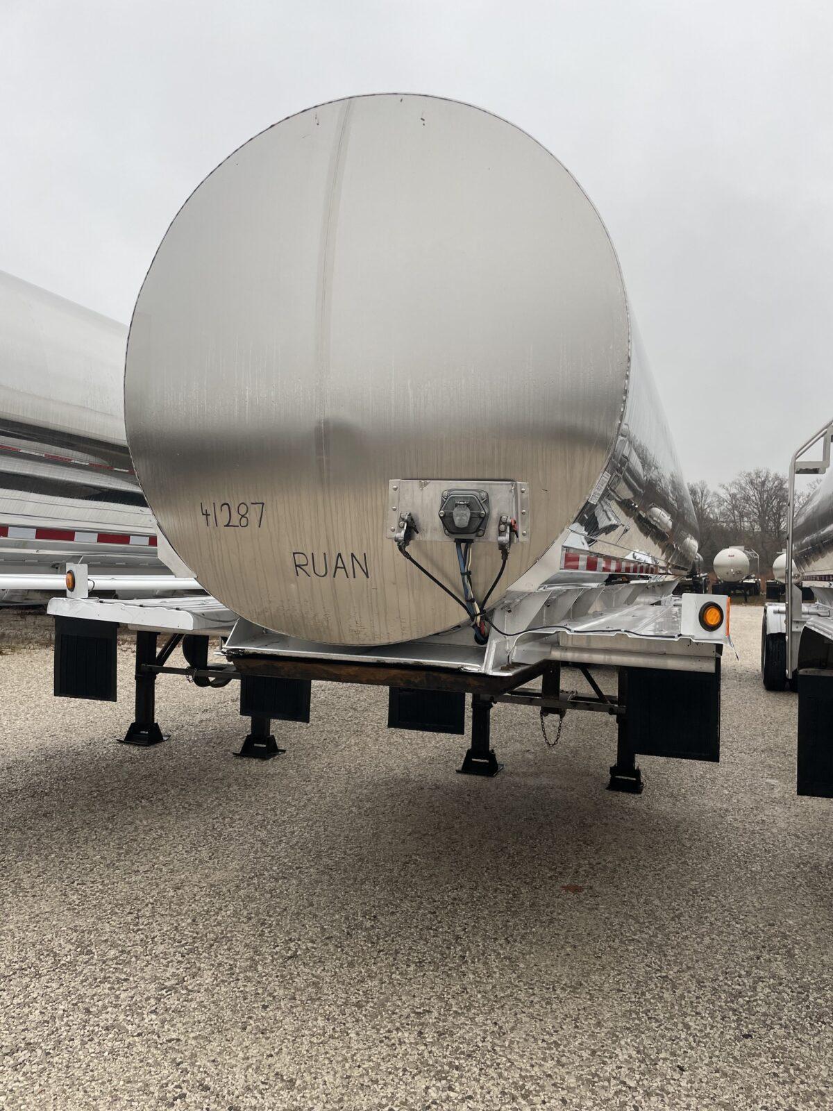2010 WALKER 6200GAL 3A SANITARY