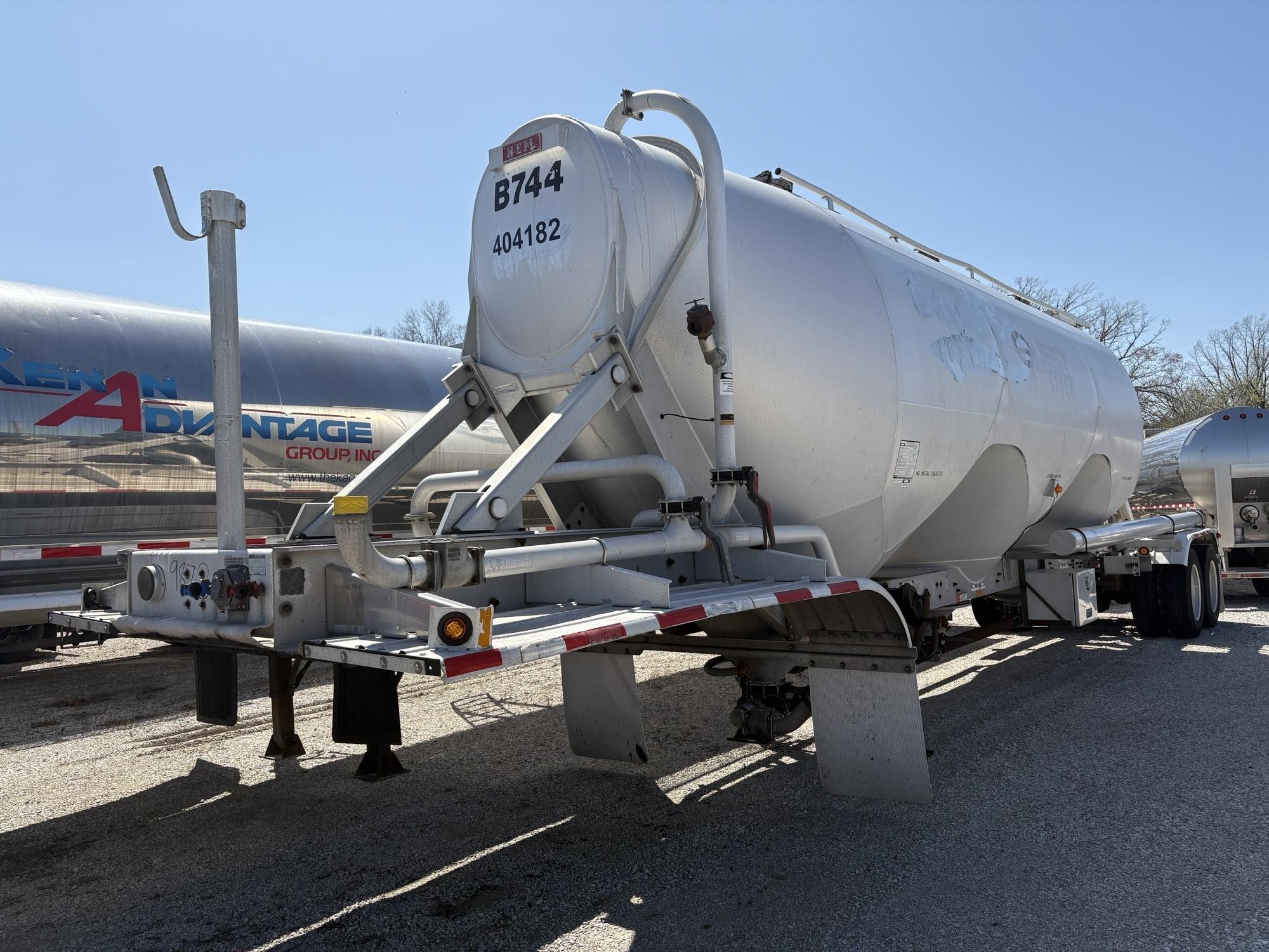 2004 HEIL 1200 CUBE DRY BULK  9873