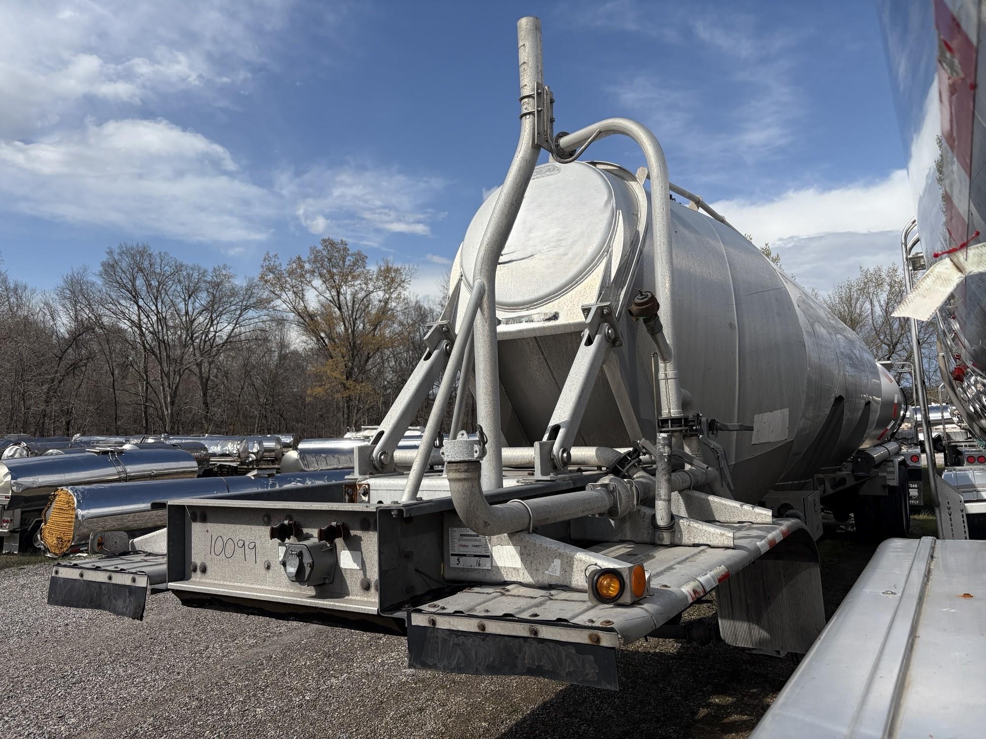 2012 POLAR 1000 CUBE DRY BULK  10099