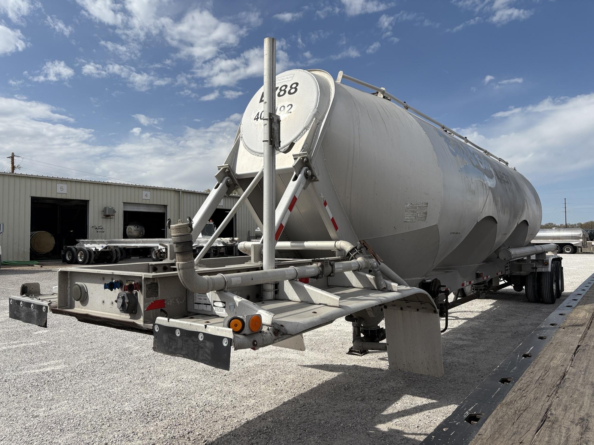 2006 POLAR 1200 CUBE DRY BULK  29604