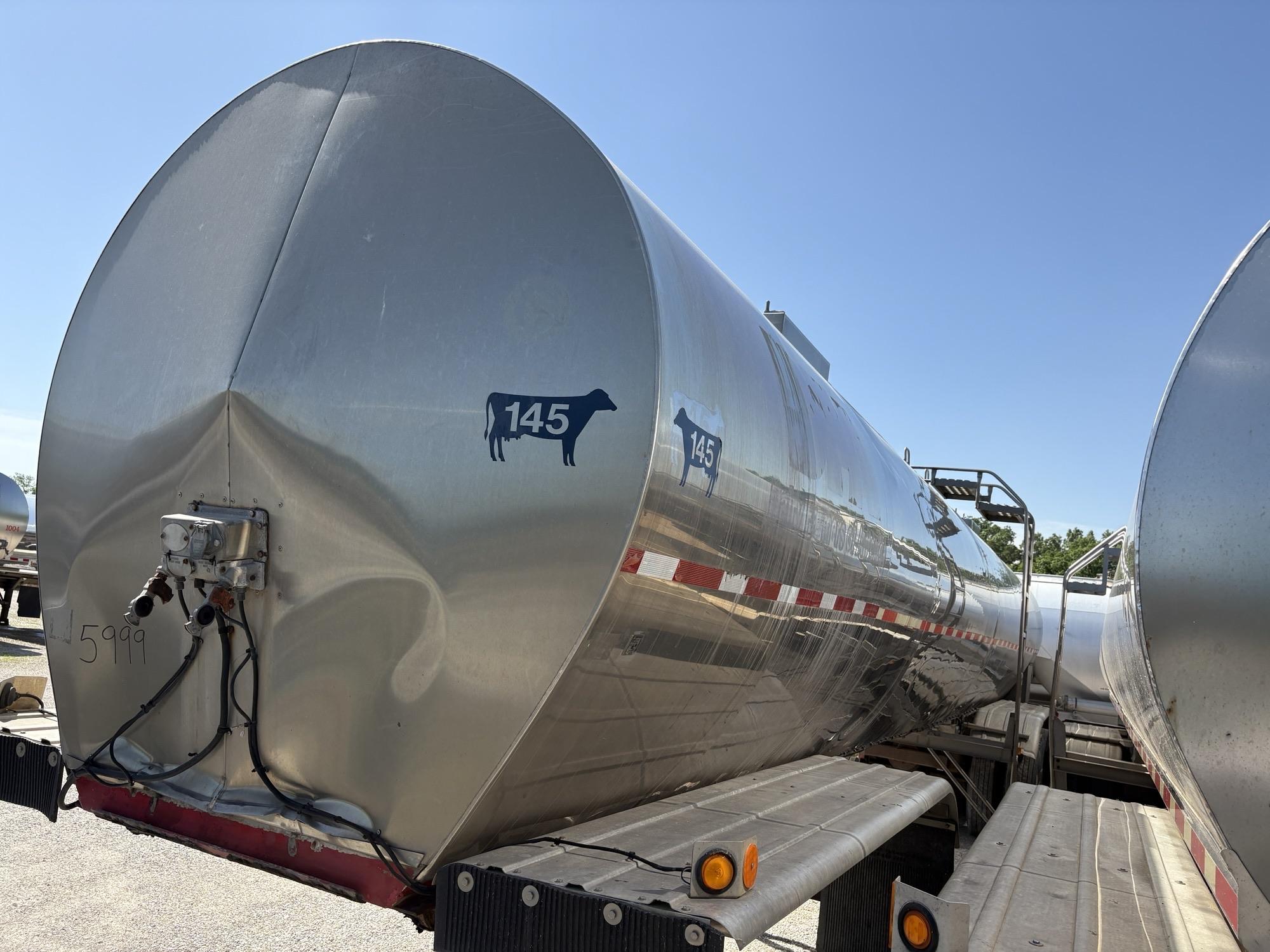 1997 BARBEL 7200 GALLON FARM PICK UP 2 COMPARTMENT 65999