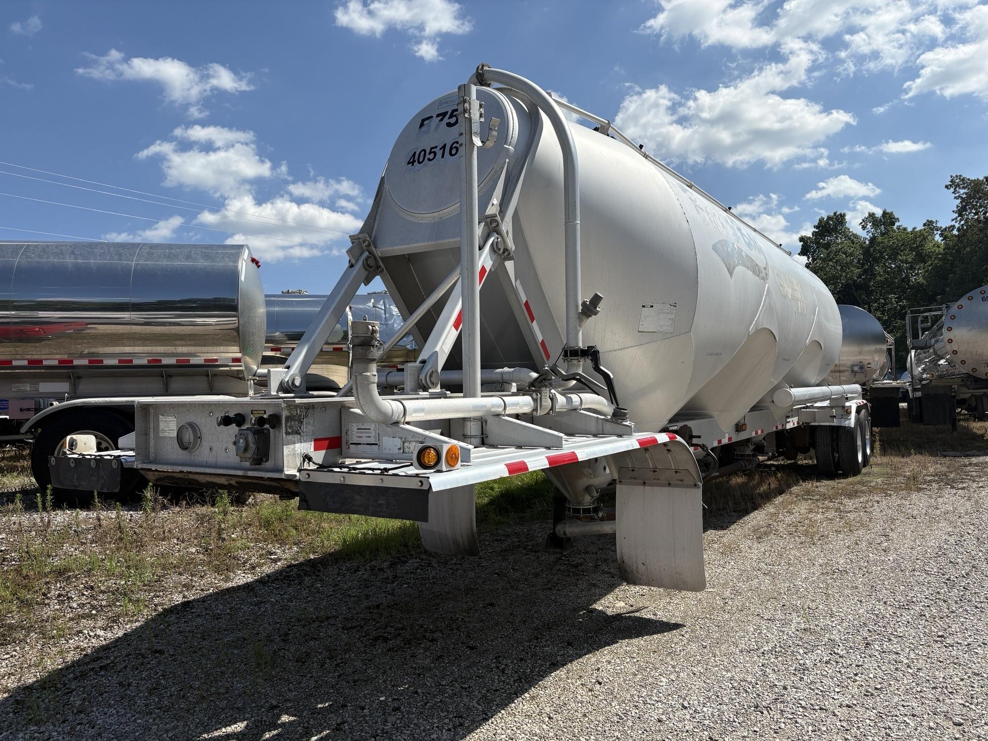 2005 POLAR 1200 CUBE DRY BULK  28071