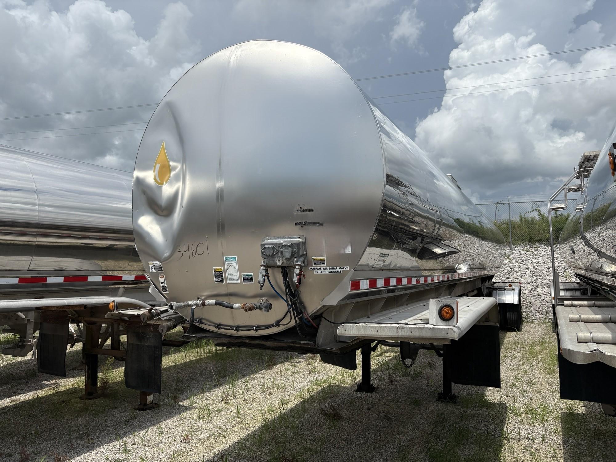 2002 WALKER 6800 GALLON FOOD GRADE  34601