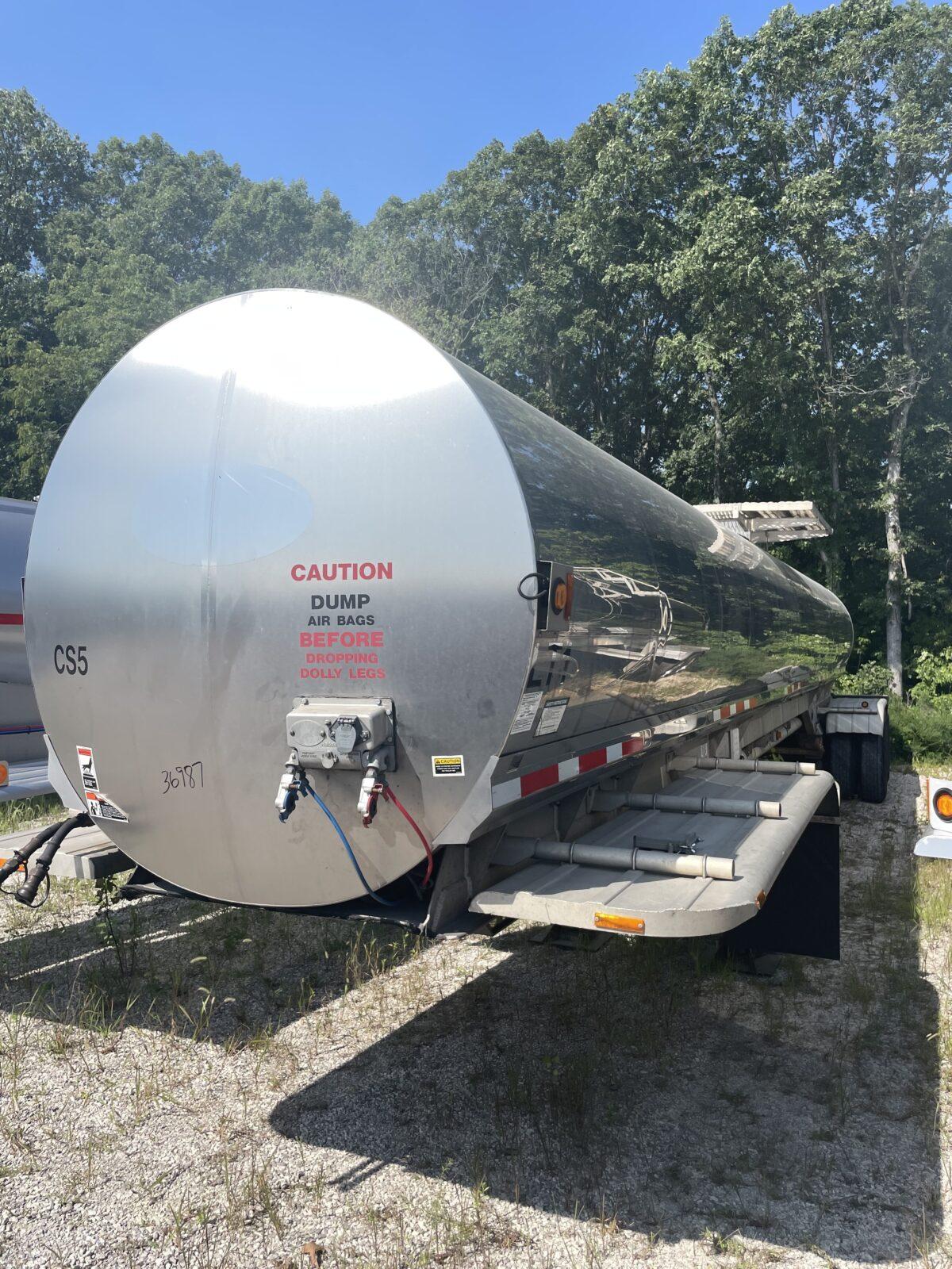 2005 WALKER 5200 GALLON FOOD GRADE WITH PUMP  36987