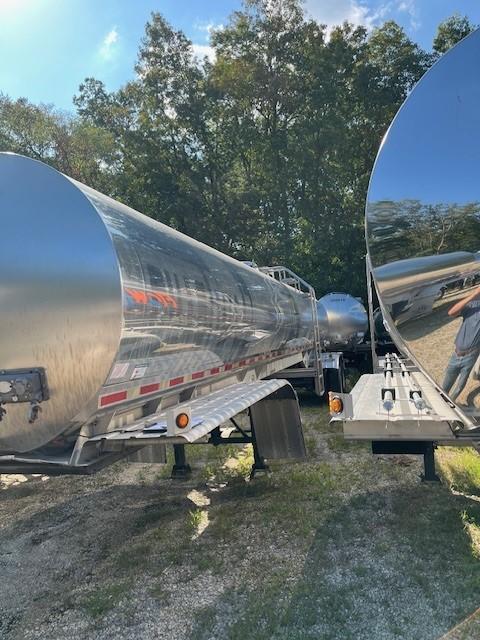 2000 WALKER 6500 GALLON 3A SANITARY TRANSPORT  33800