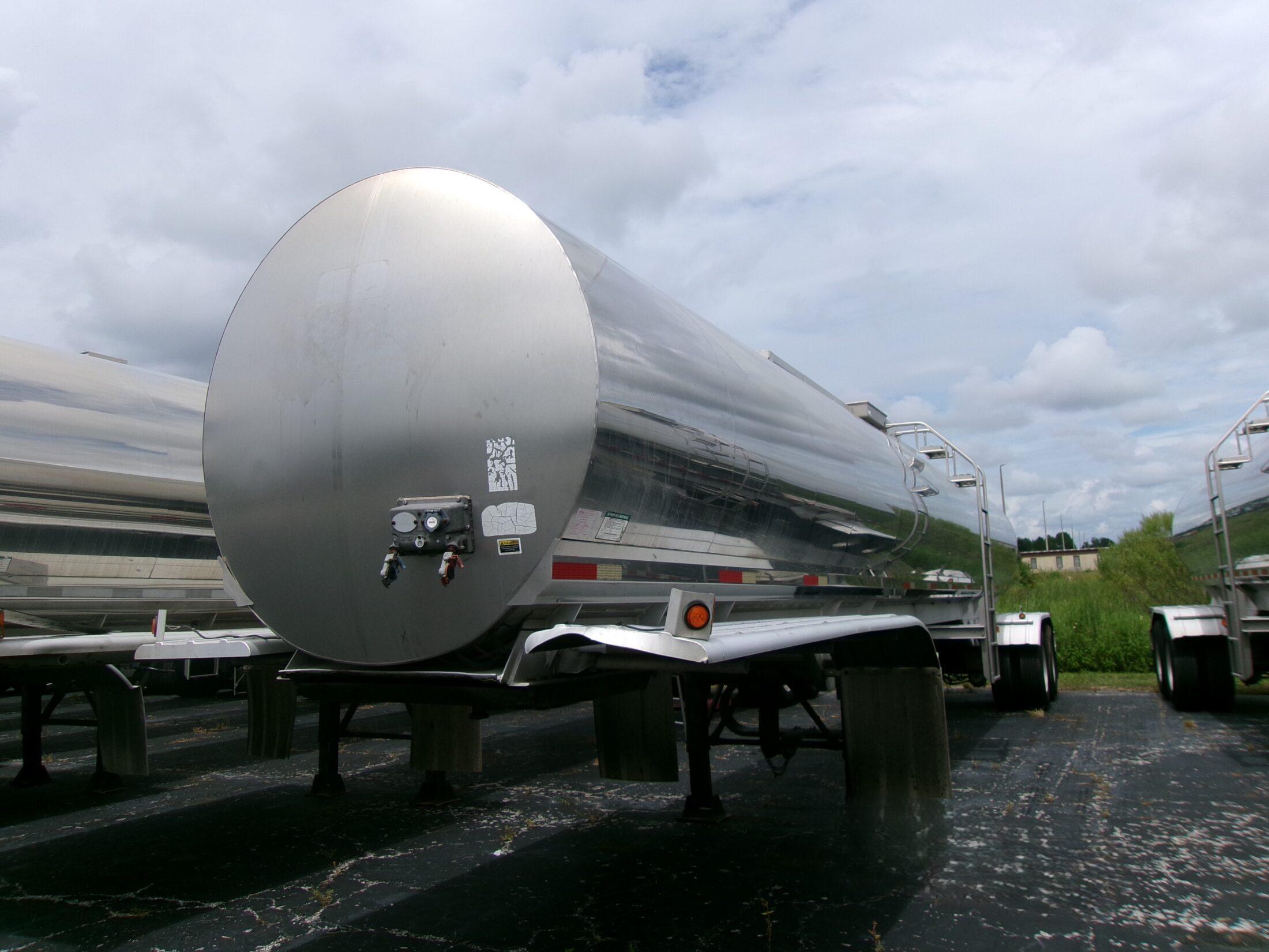 2004 WALKER 6200 GALLON 3A SANITARY TRANSPORT  36829