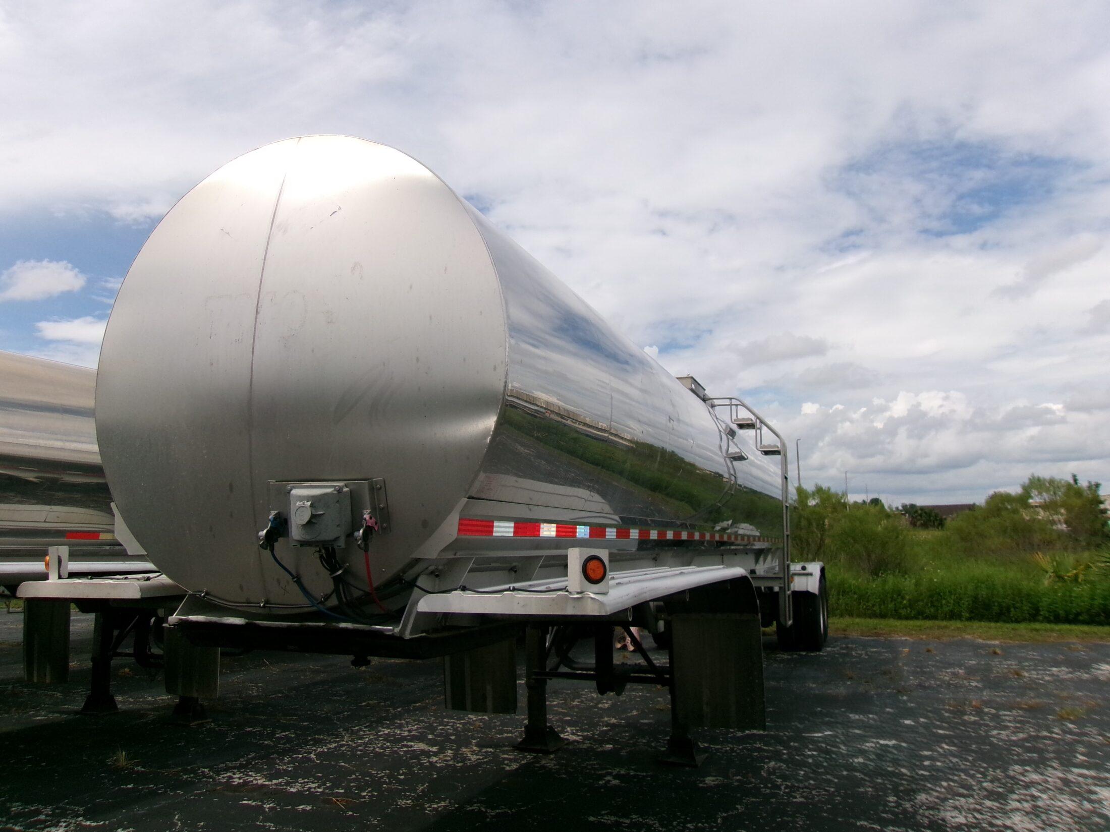 2004 WALKER 6200 GALLON 3A SANITARY TRANSPORT  36796