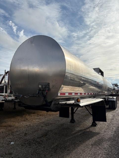 2003 WALKER 6800 GALLON FOOD GRADE WITH PUMP  35446