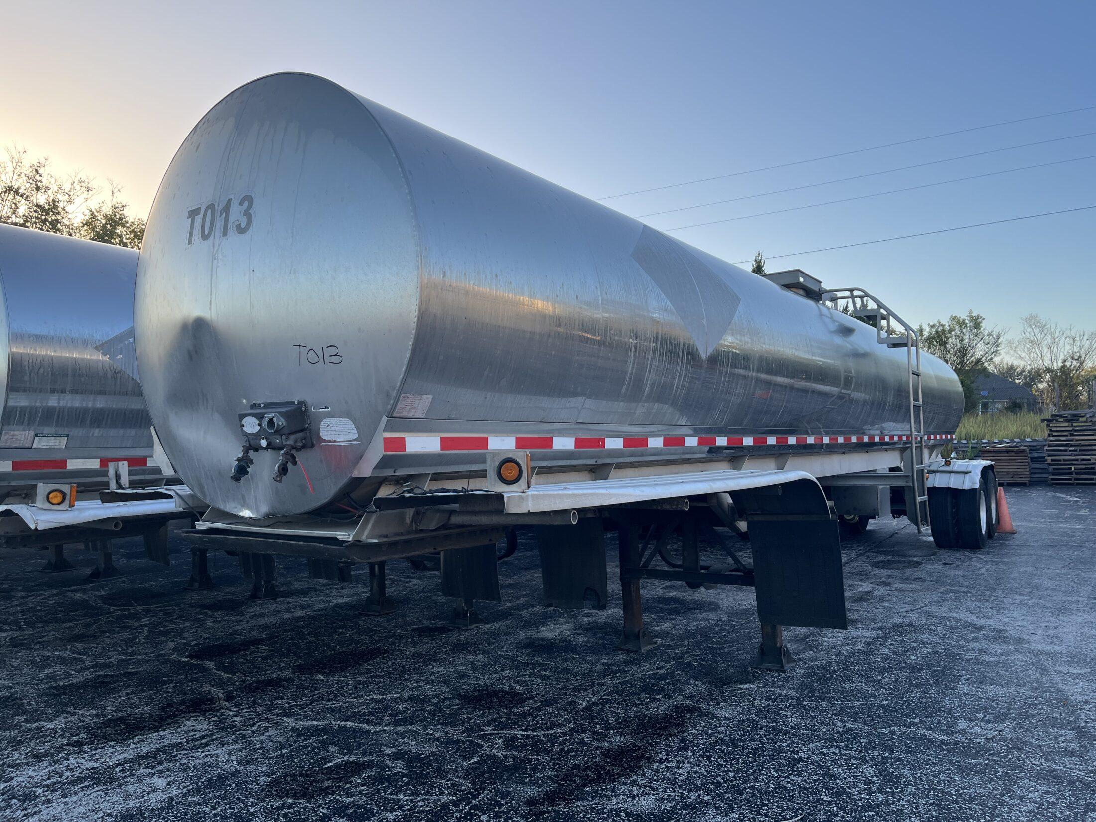 2002 WALKER 6200 GALLON 3A SANITARY TRANSPORT  35048