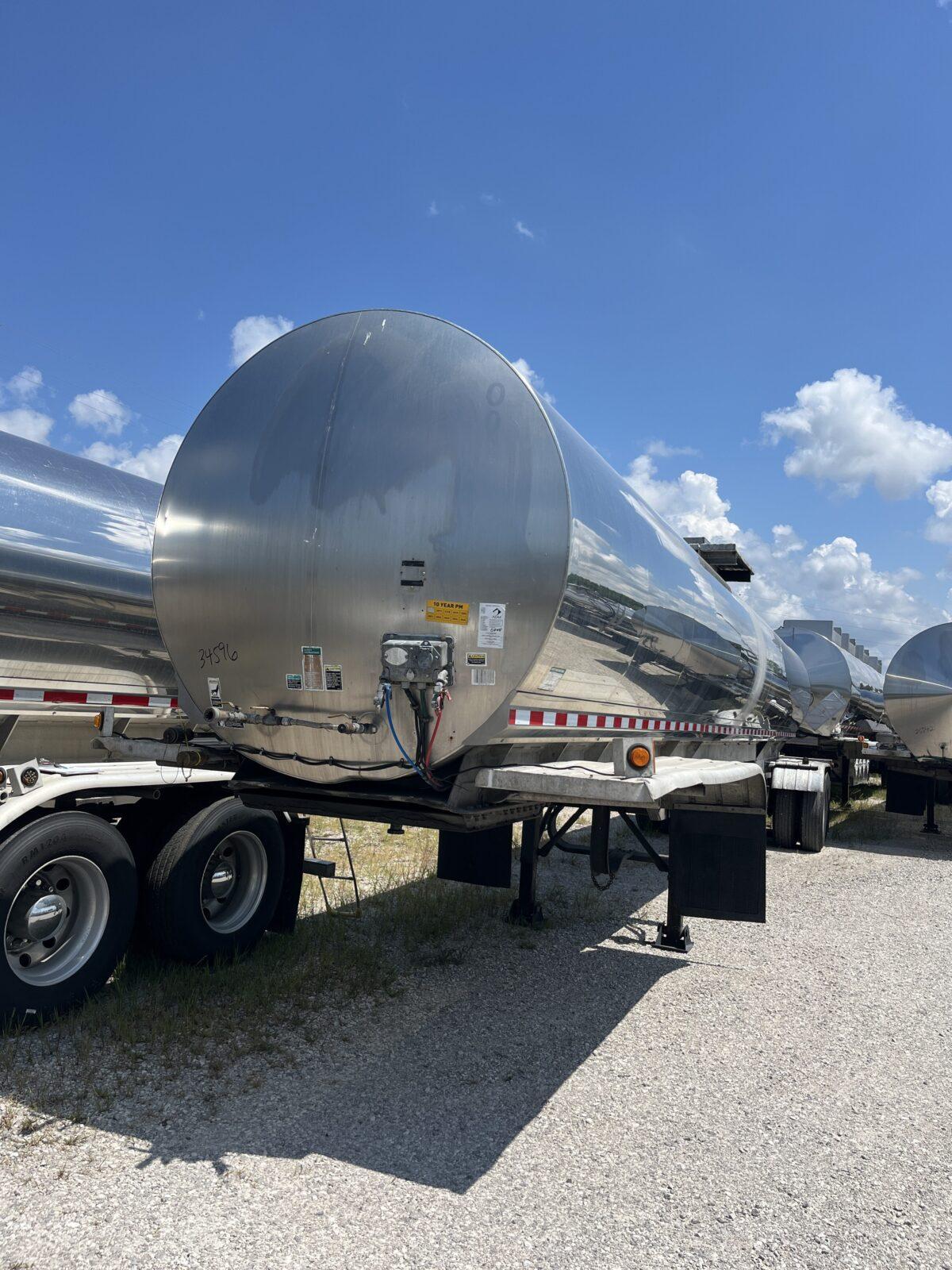 2002 WALKER 6800 GALLON FOOD GRADE WITH PUMP  34596