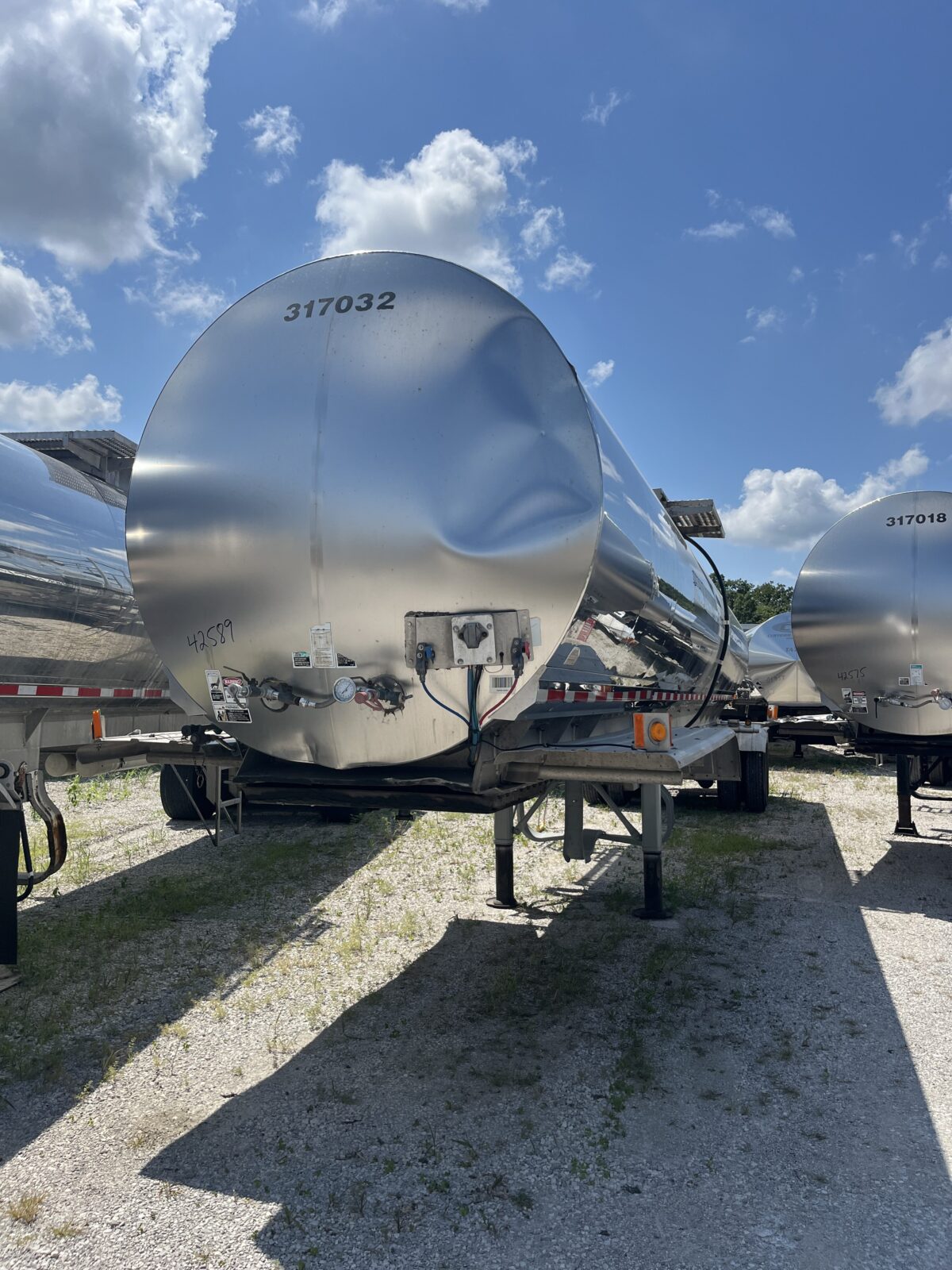 2011 WALKER 7000 GALLON FOOD GRADE WITH PUMP  42589