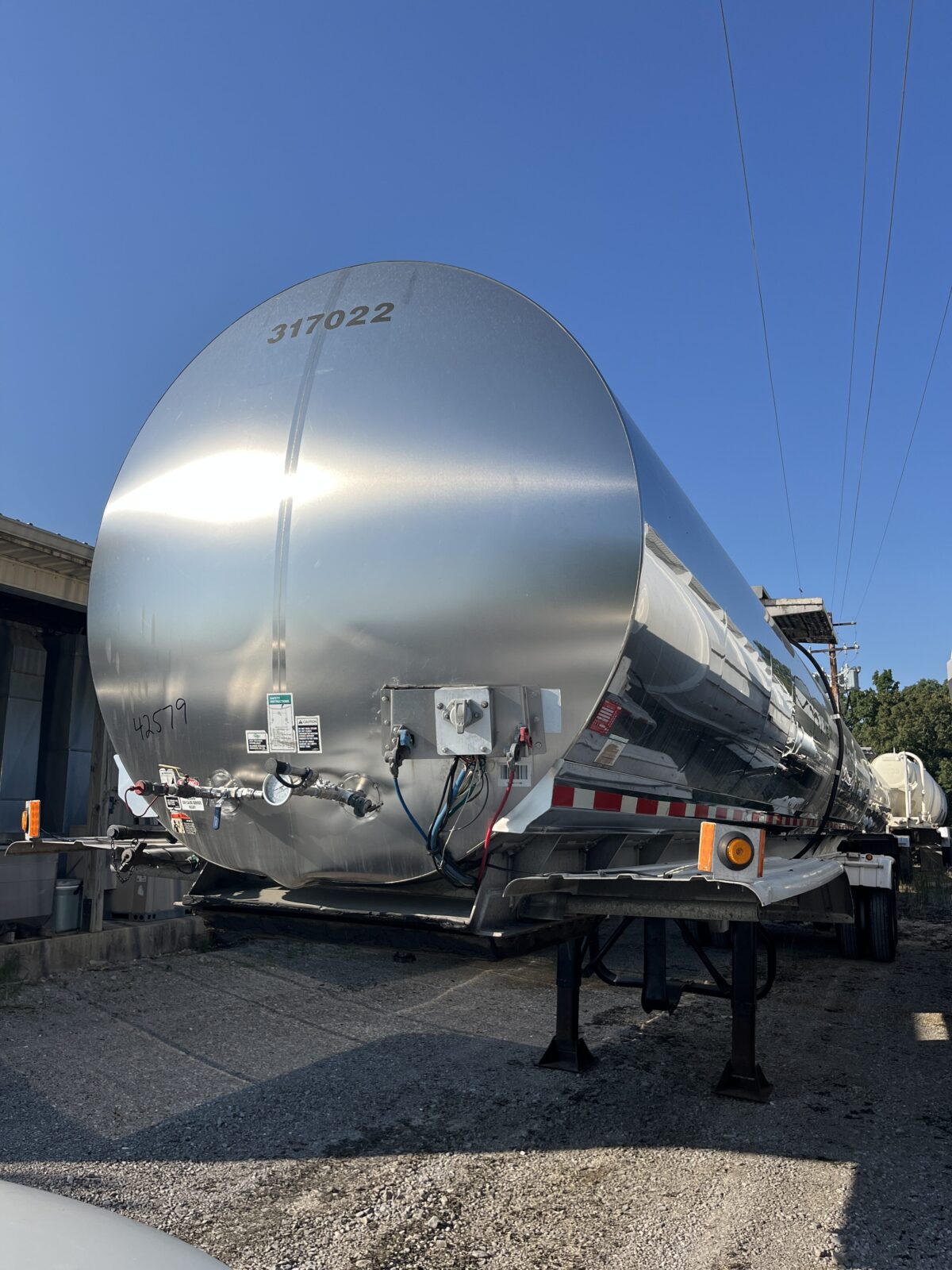 2011 WALKER 7000 GALLON FOOD GRADE WITH PUMP  42579