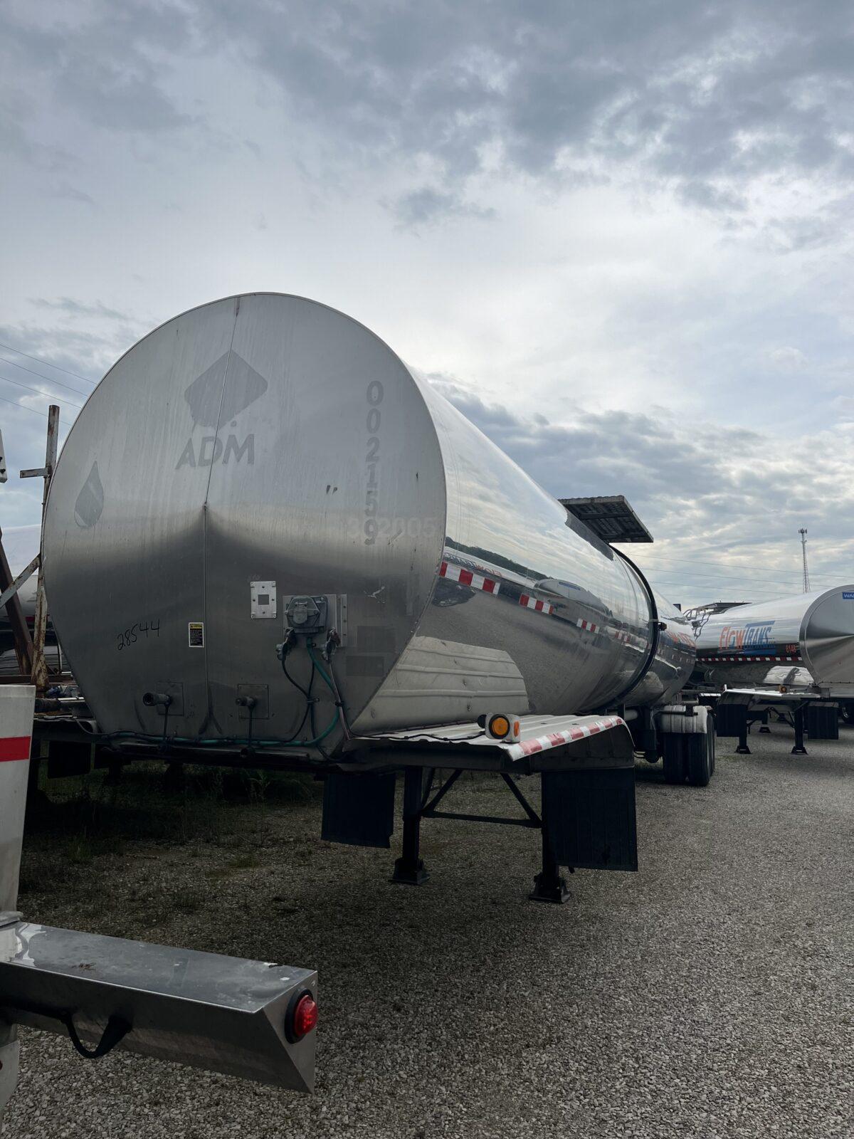 2002 POLAR 7000 GALLON FOOD GRADE WITH PUMP  25844