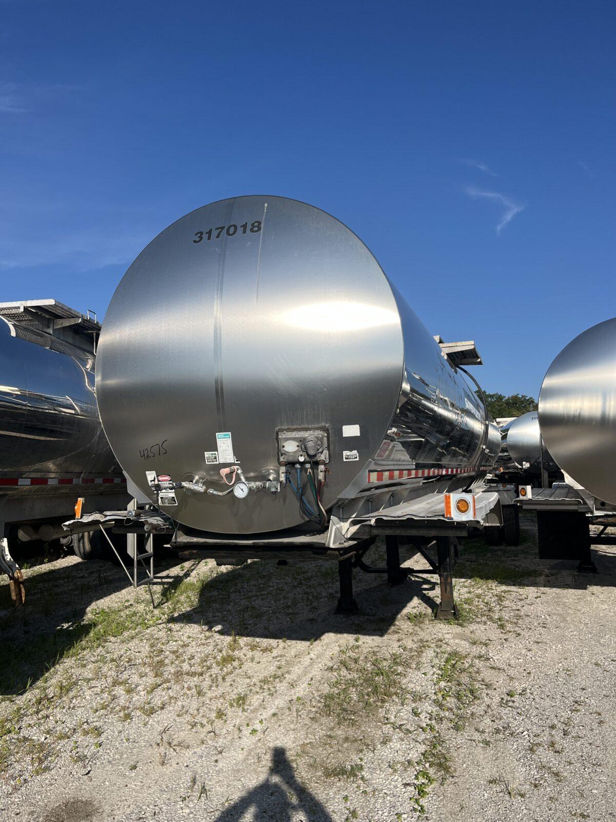 2011 WALKER 7000 GALLON FOOD GRADE WITH PUMP  42575