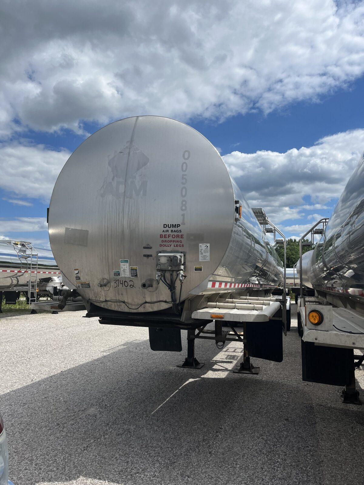 2005 WALKER 7000 GALLON FOOD GRADE WITH PUMP  37402