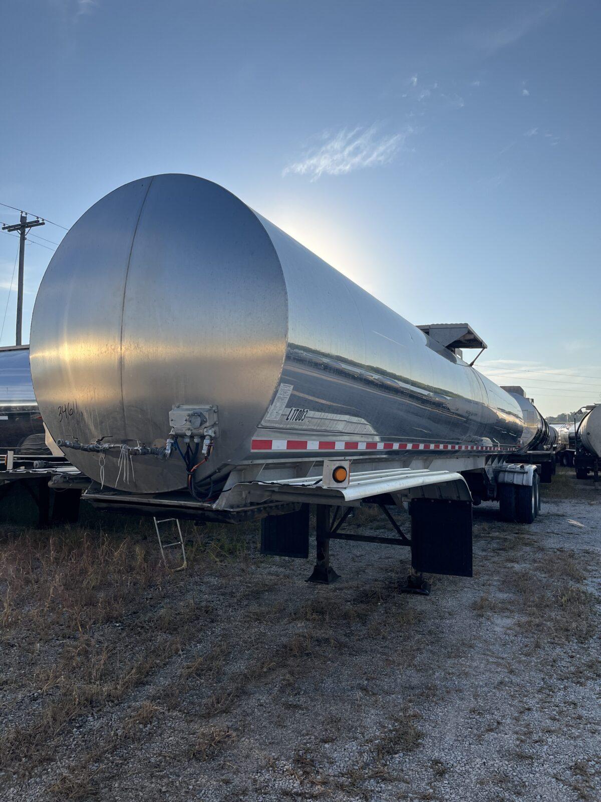 2002 WALKER 6800 GALLON FOOD GRADE  34611