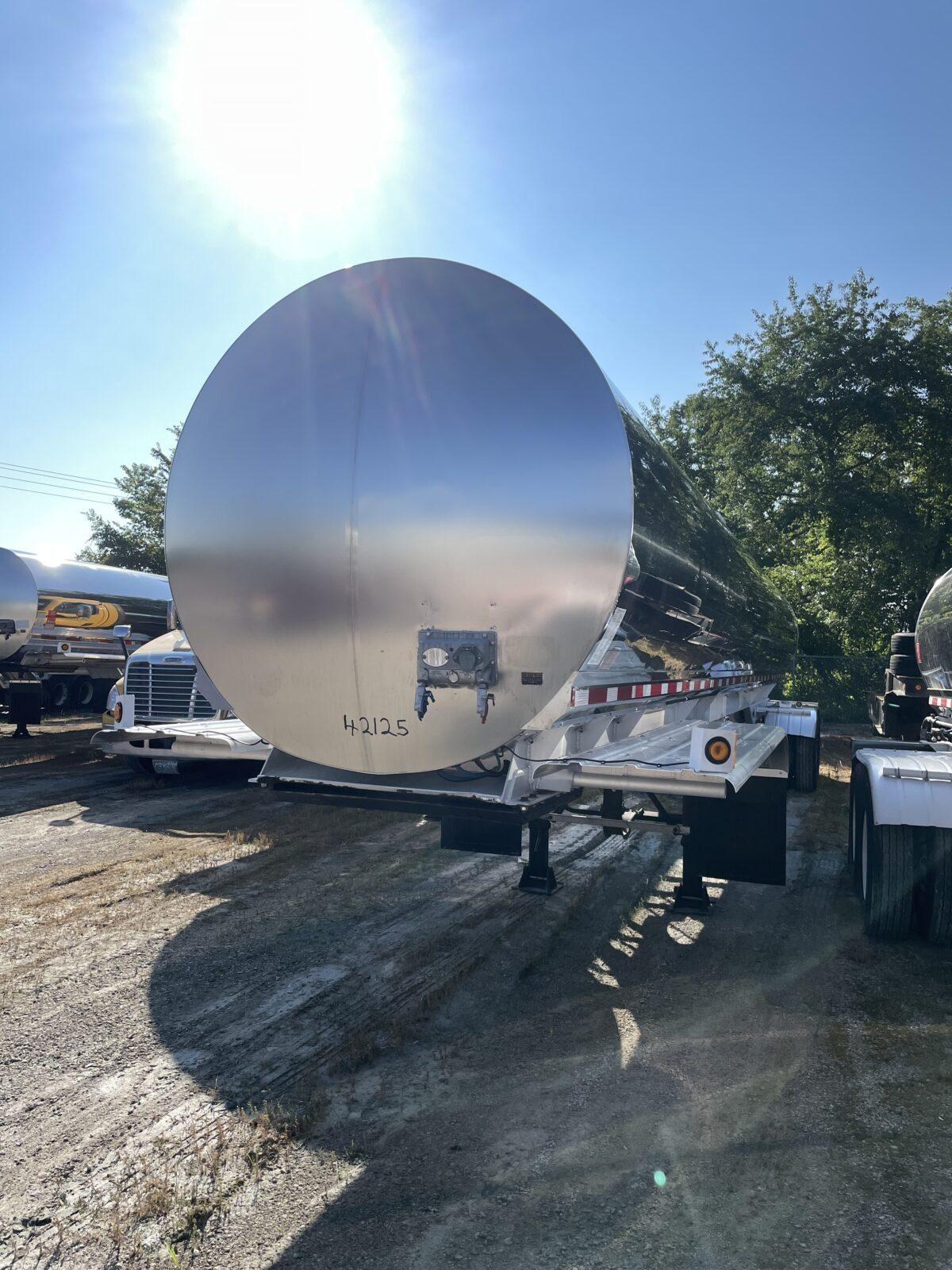 2011 WALKER 6200 GALLON 3A SANITARY TRANSPORT  42125