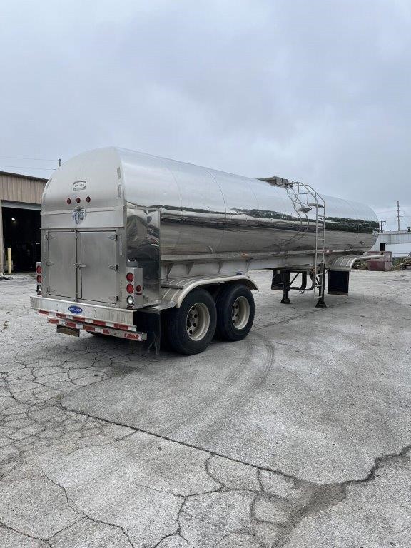 2007 WALKER 7000 GALLON FARM PICK UP  38800