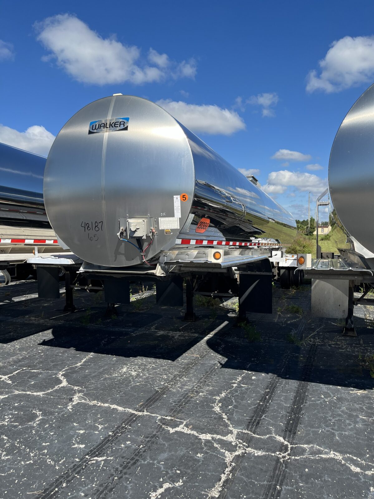 2016 WALKER 6500 GALLON 3A SANITARY TRANSPORT  48187