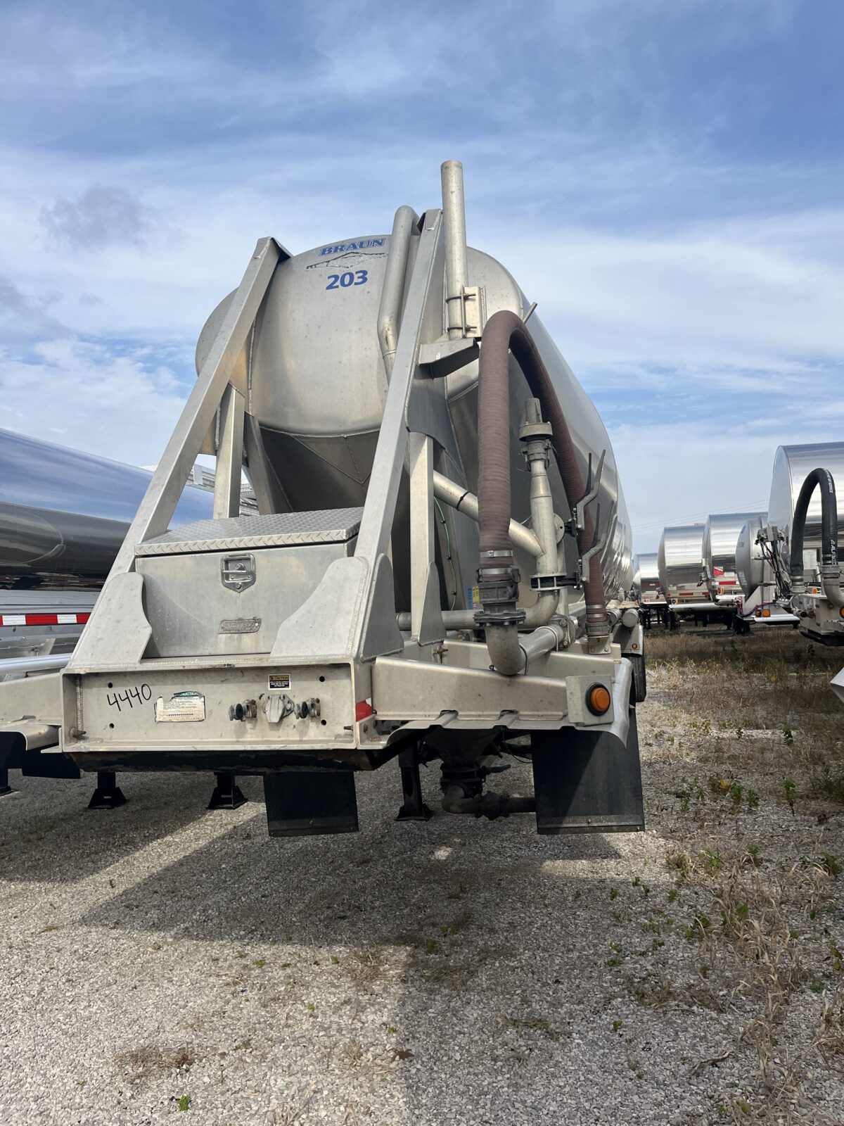 2016 BEALL 1240 CUBE DRY BULK  4440