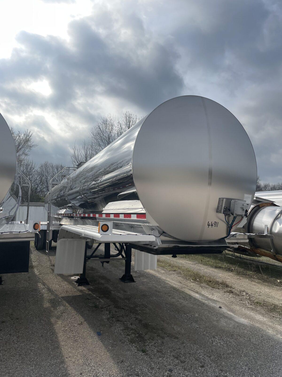 2014 WALKER 6250 GALLON 3A SANITARY TRANSPORT  44911