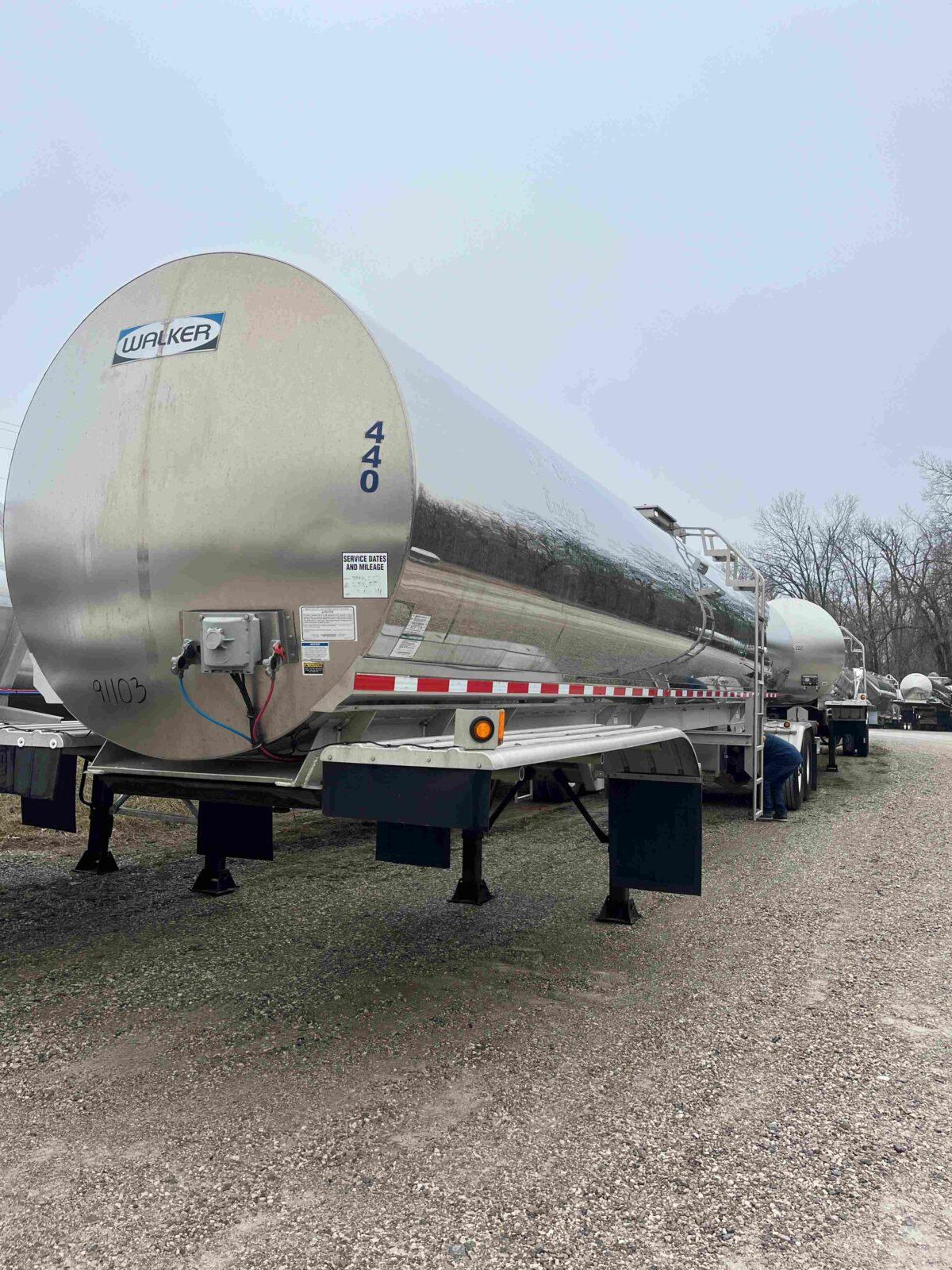 2019 WALKER 7200 GALLON FARM PICK UP  91103