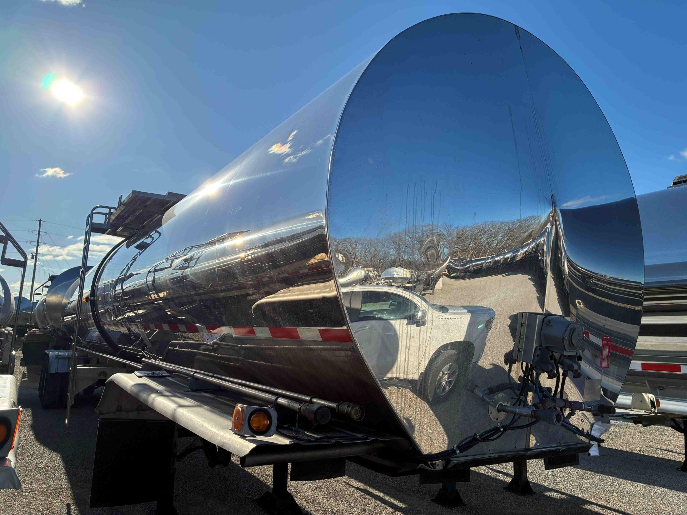 2000 POLAR 7000 GALLON FOOD GRADE WITH PUMP  22617