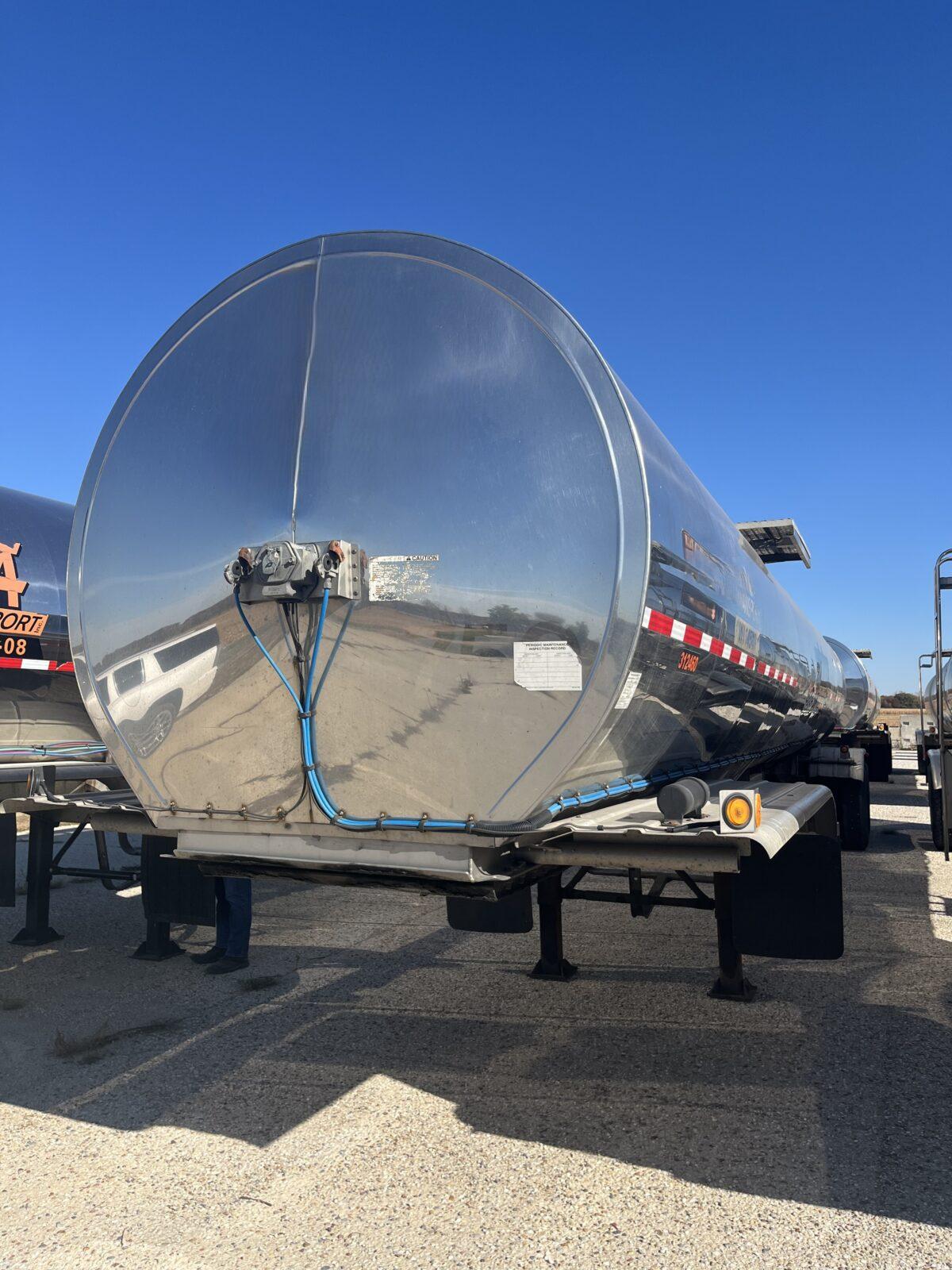 2000 BRENNER 6500 GALLON 3A SANITARY TRANSPORT  2393