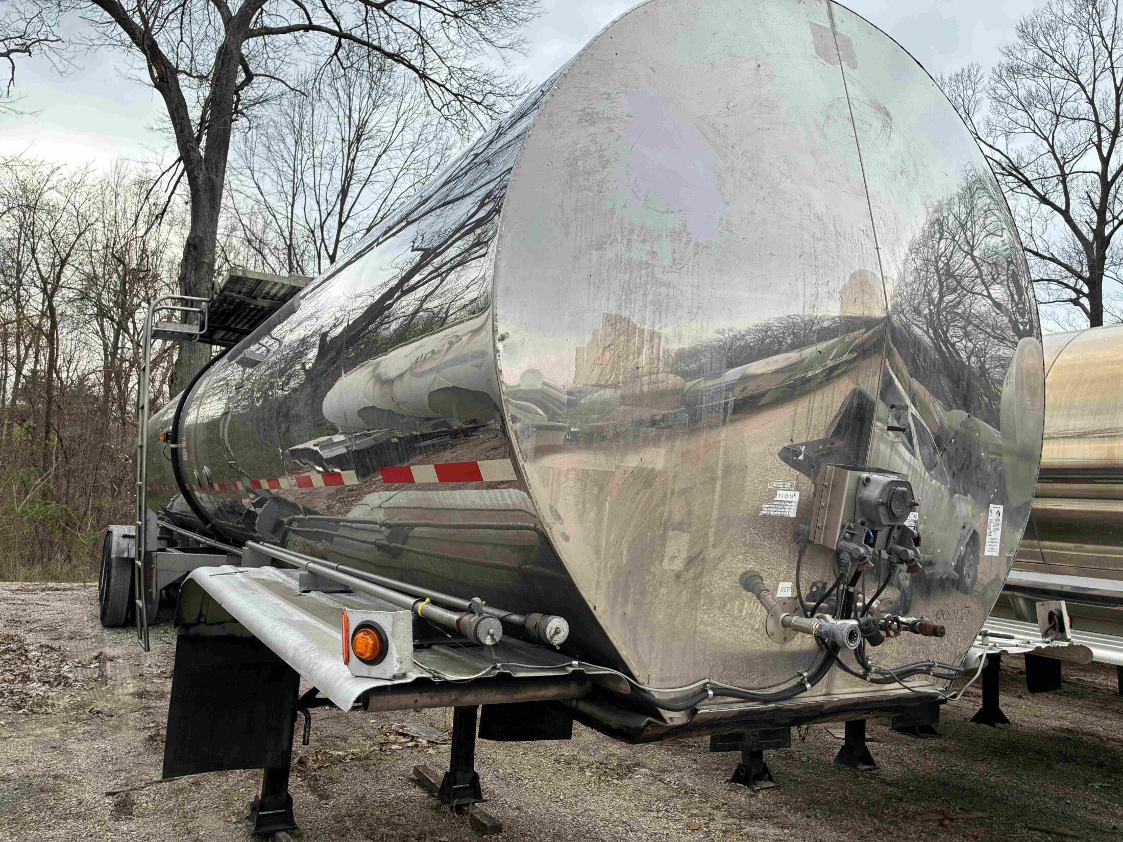 2000 POLAR 7000 GALLON FOOD GRADE WITH PUMP 22584