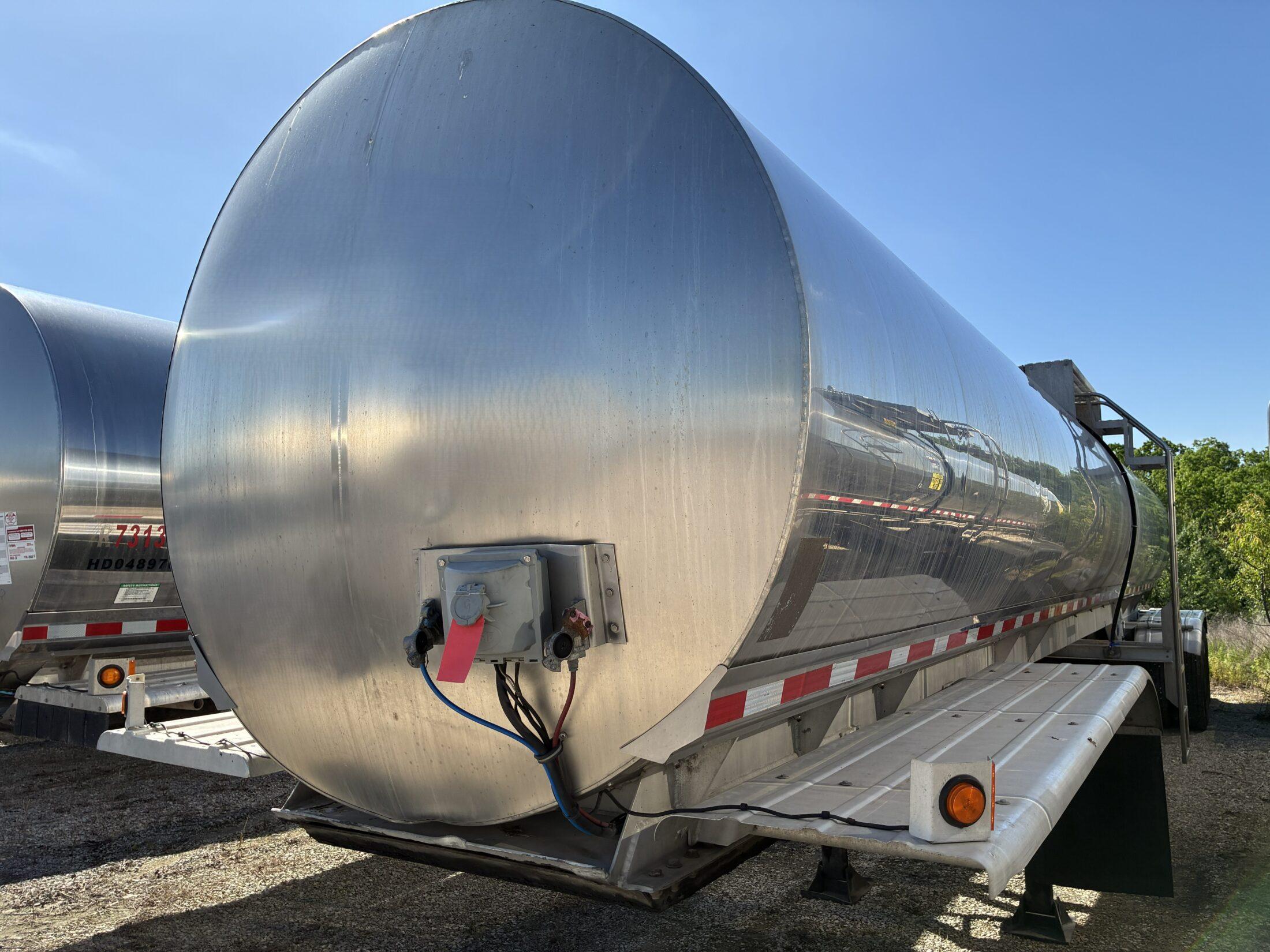 2004 WALKER 6200 GALLON FOOD GRADE  36623