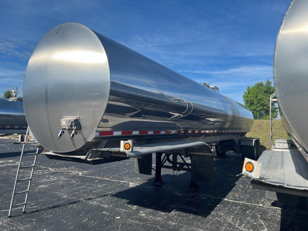 2011 WALKER 7000 GALLON 3A SANITARY TRANSPORT  42177
